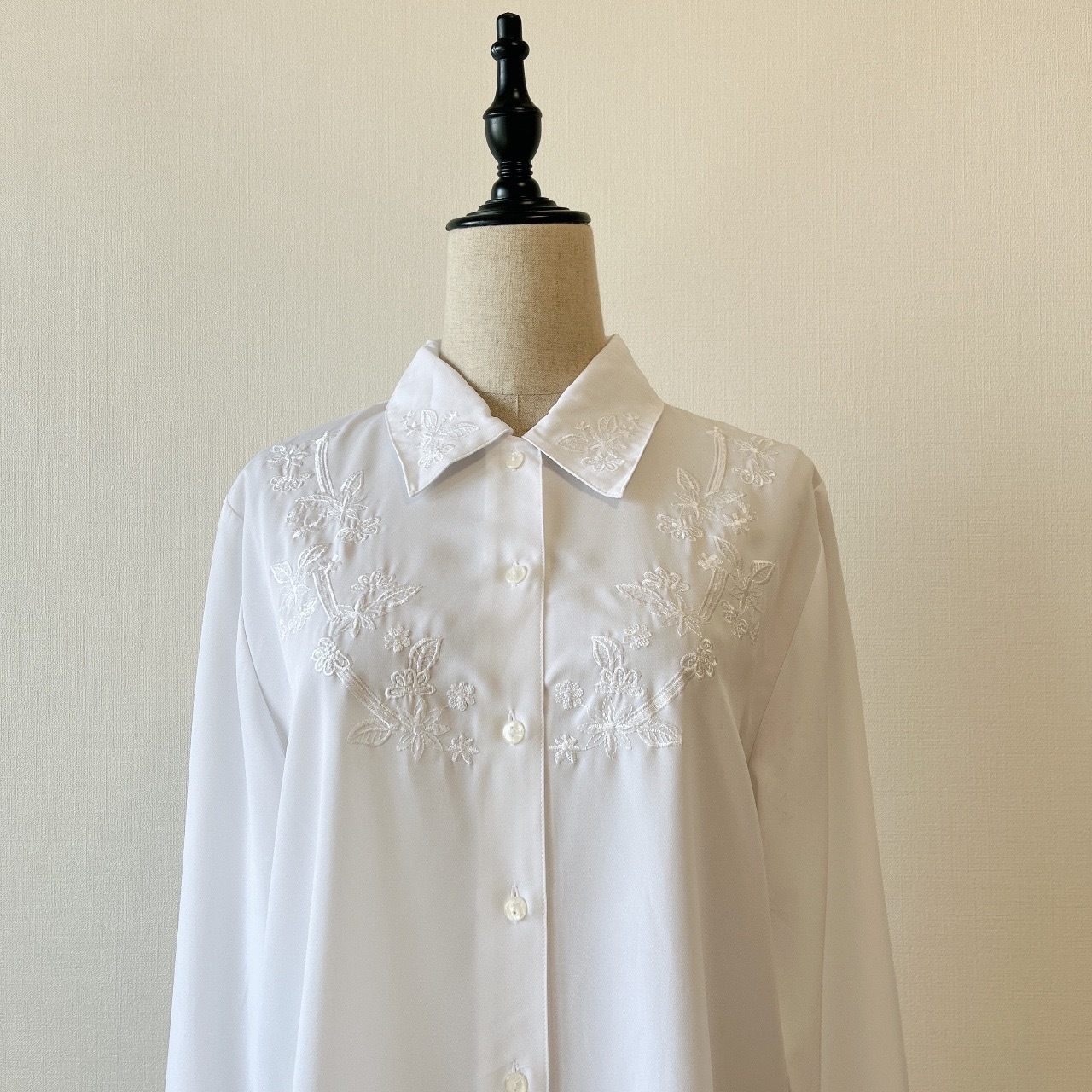 白色碎花刺繡古著上衣