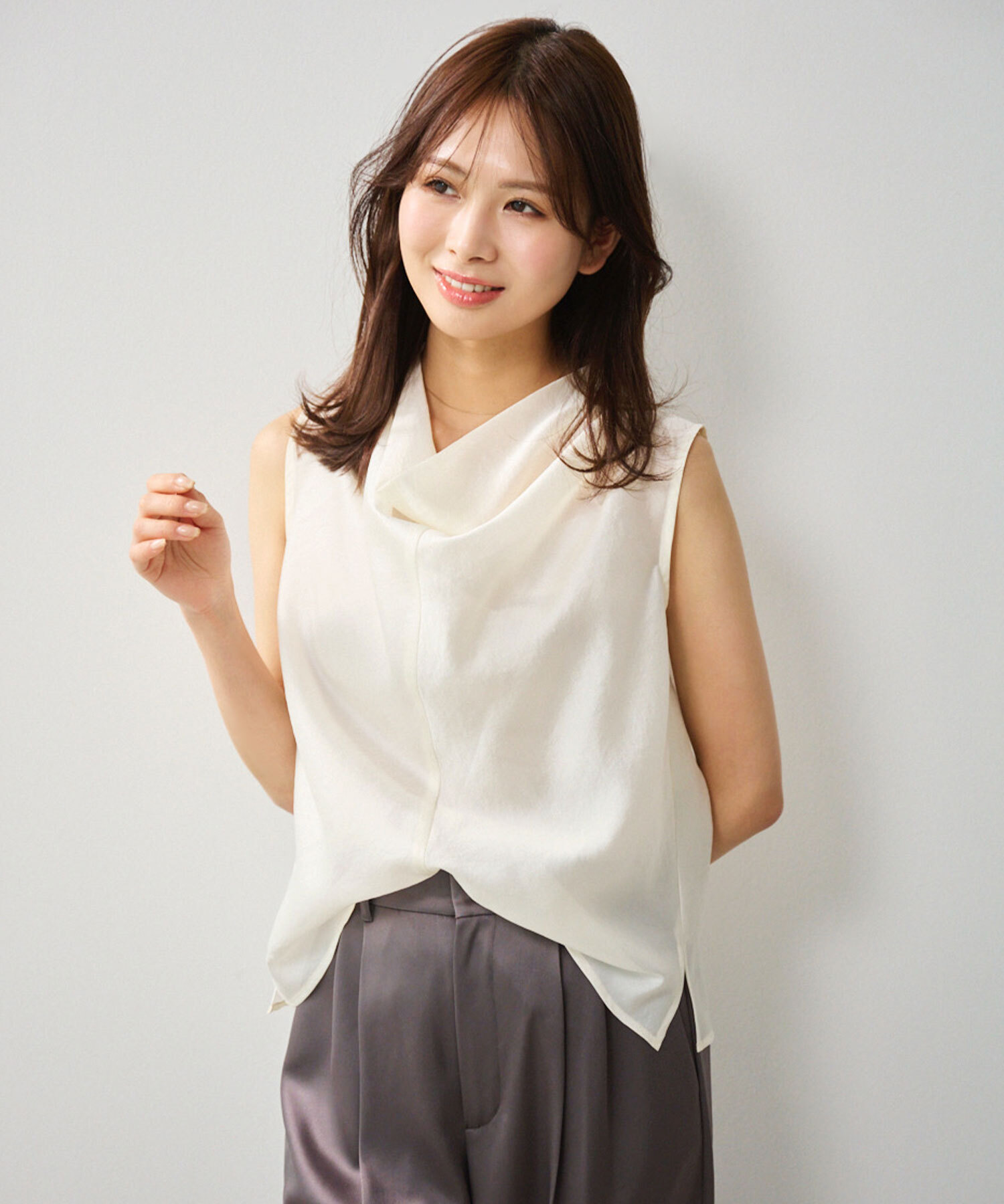 [預購] Aimeine 垂墜領上衣