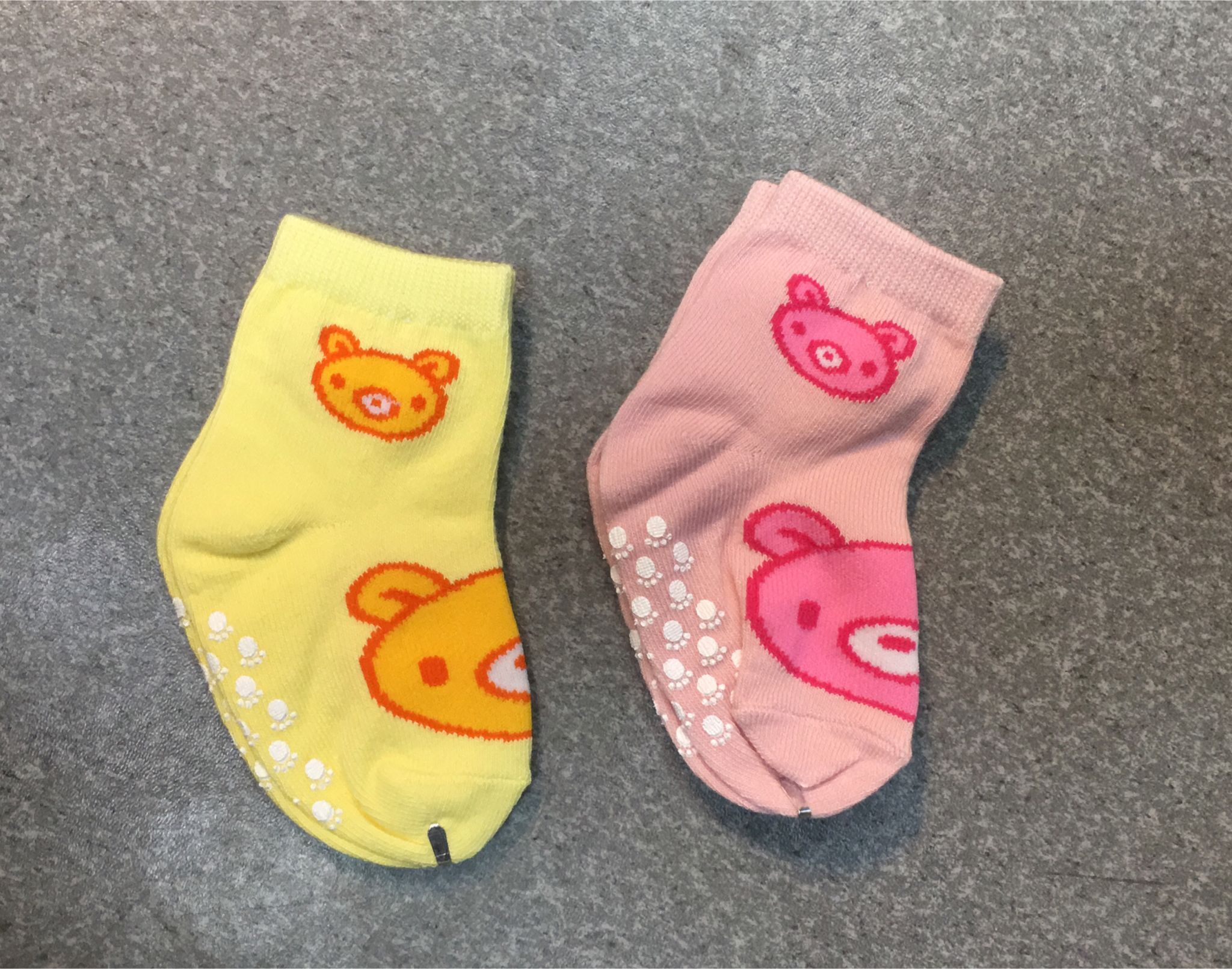 現貨 韓國熊隻KIDS 襪 ,一套兩對唔同色（此為清貨價貨品不設退換）AT6 704