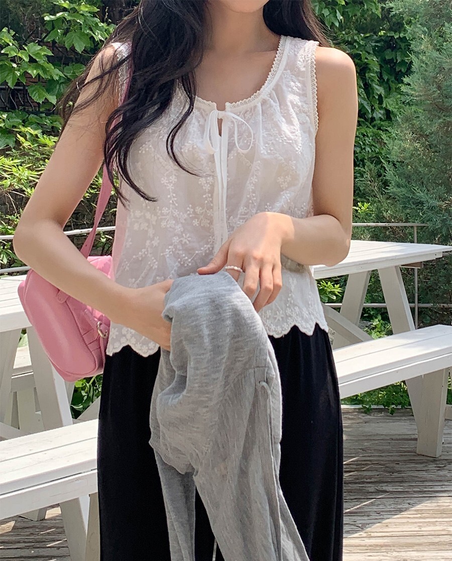 韓國Cherrykoko授權 白霧晨光綁帶刺繡蕾絲滾邊背心