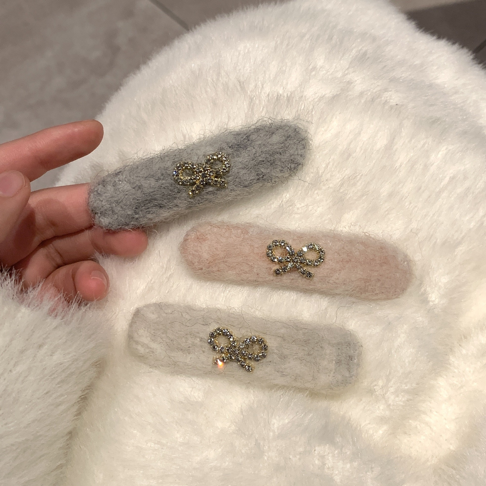 [4 FOR RM10] Rhinestone Bow Fuzzy Sherpa BB Hair Clip