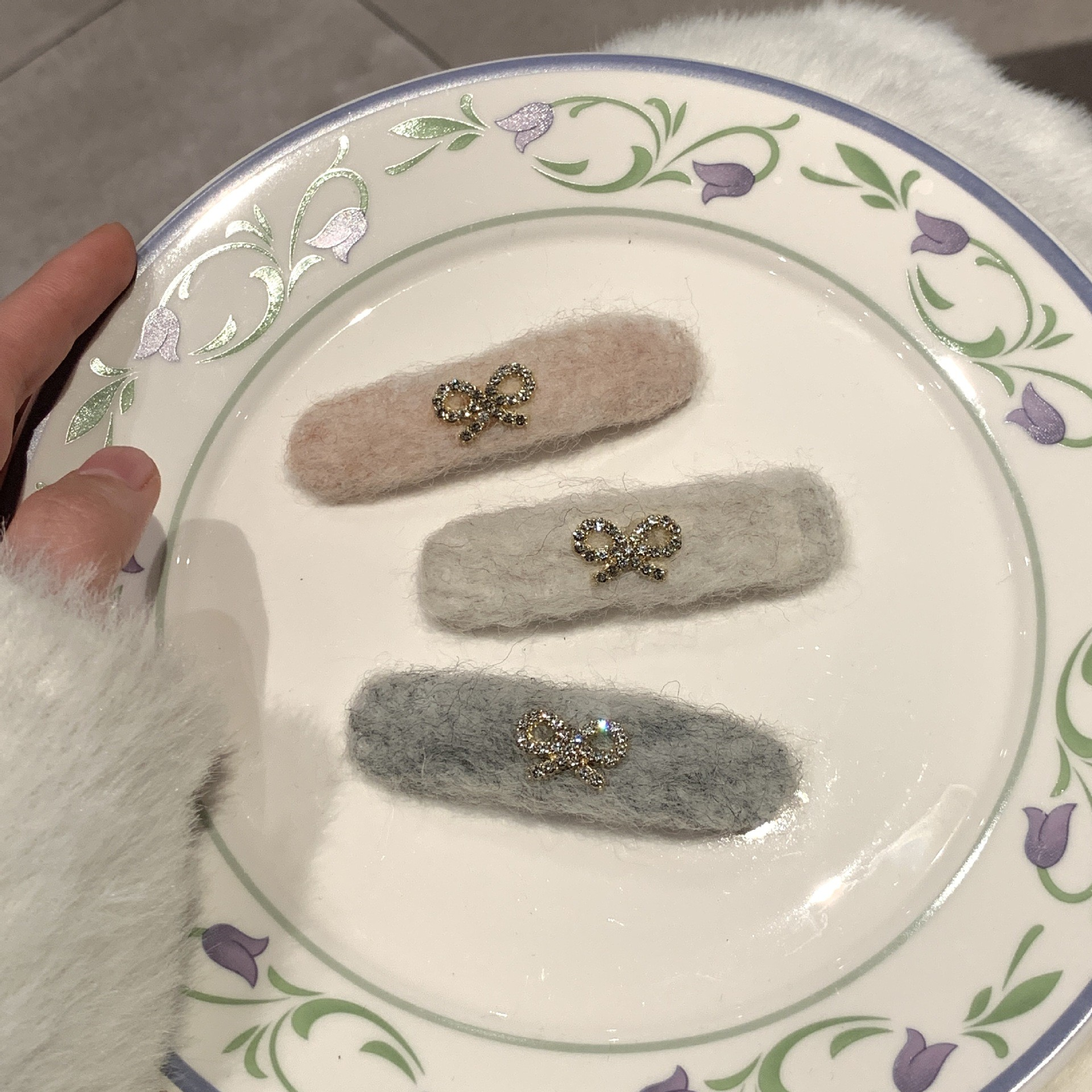 [4 FOR RM10] Rhinestone Bow Fuzzy Sherpa BB Hair Clip