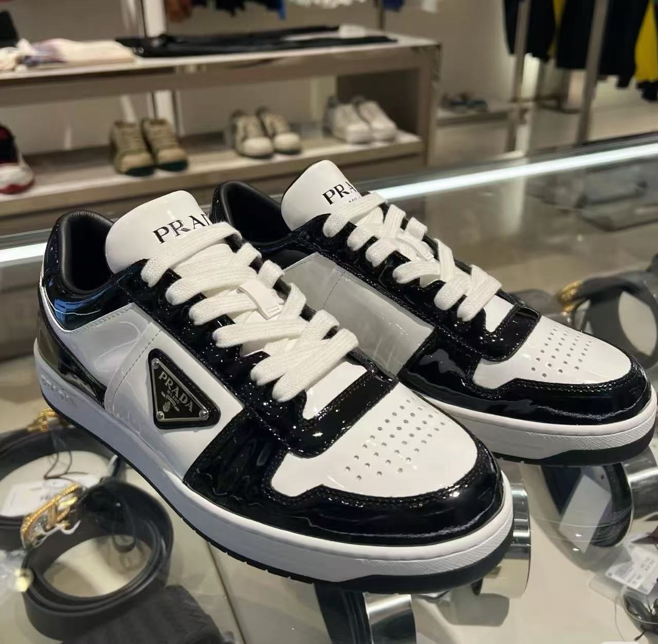 Prada 女款 三角熊貓色 -T