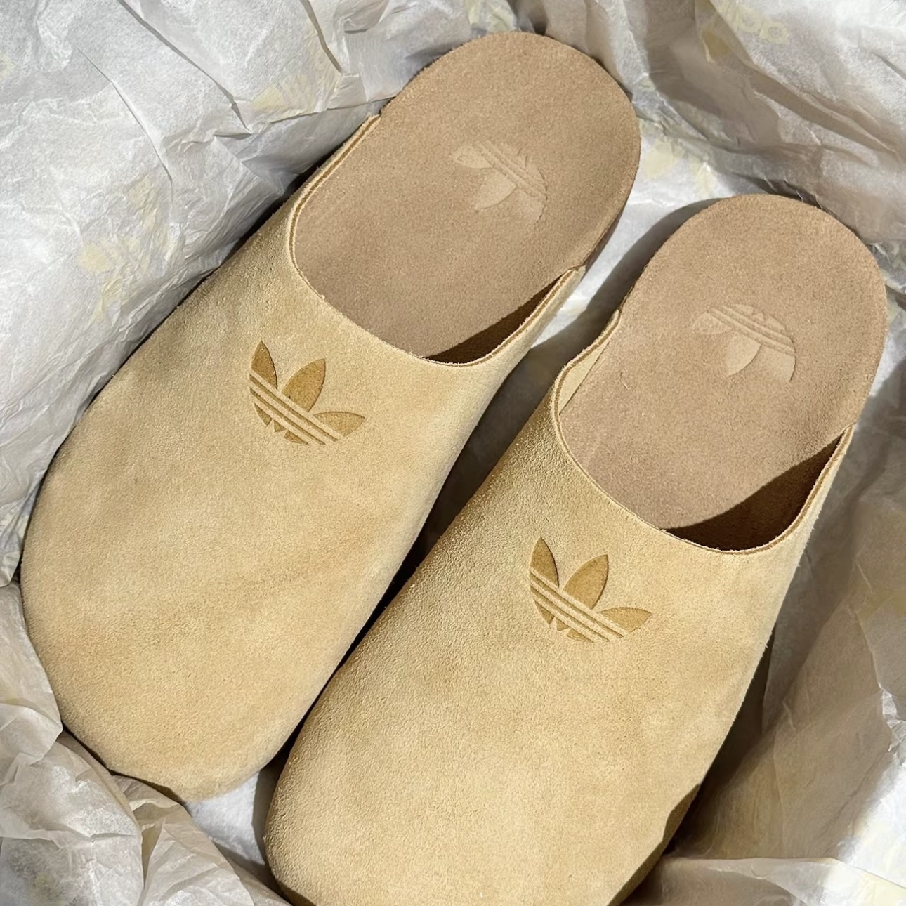 ADIDAS ORIGINALS ADIMULE 淺棕 大地色 勃肯 穆勒鞋 包頭拖鞋 休閒 愛迪達 男女 JR3587