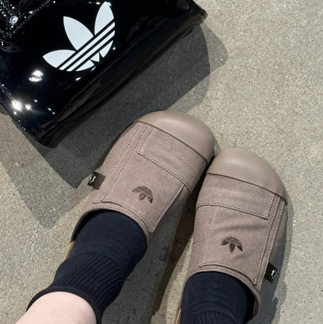 ADIDAS ORIGINALS ADIMULE SLIDES 深土棕 大地色 穆勒鞋 包頭拖 JP9189