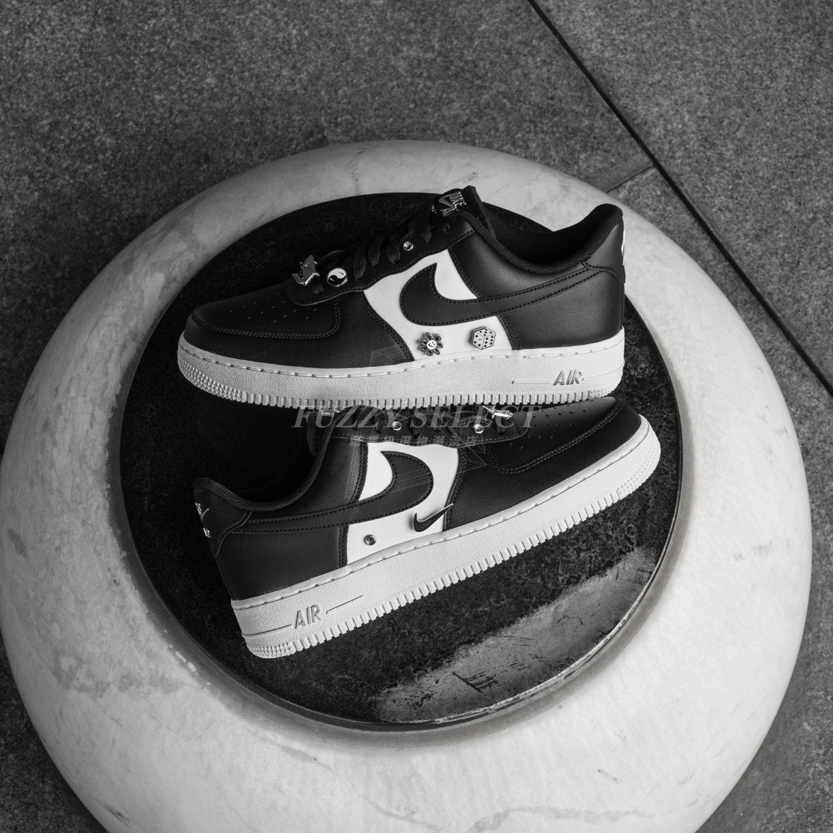 【逢甲 FUZZY】Nike Air Force 1 "Black White Metallic Silver" 黑白 銀扣 鍊條 DA8571-001