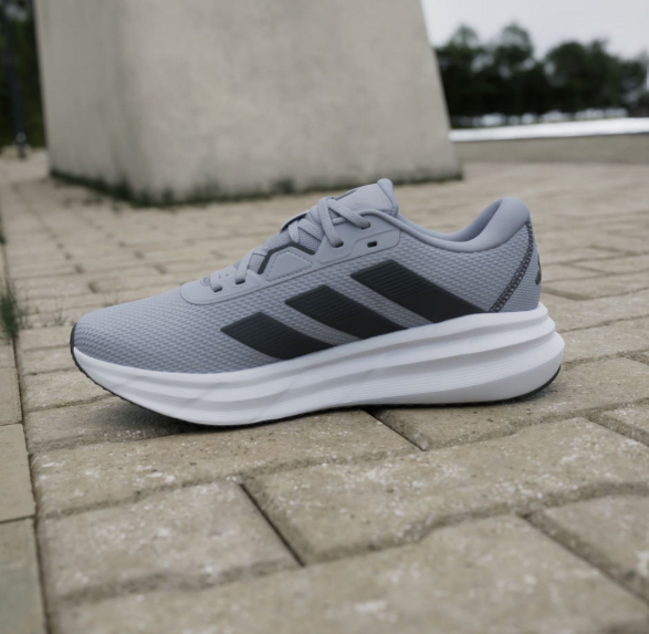 Adidas Galaxy 7 M 男款輕量慢跑鞋｜灰黑 百搭運動休閒鞋/新手跑者與日常穿搭首選 JUN25