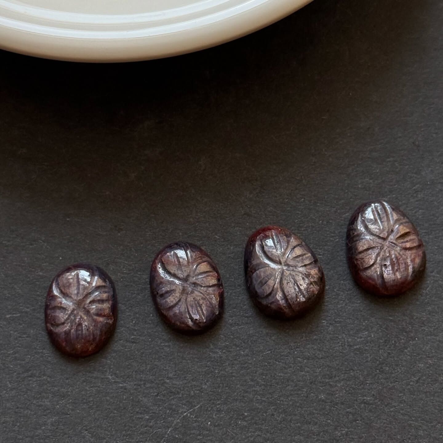 [原石] 緬甸紅寶石 水晶蛋面 雕花系列