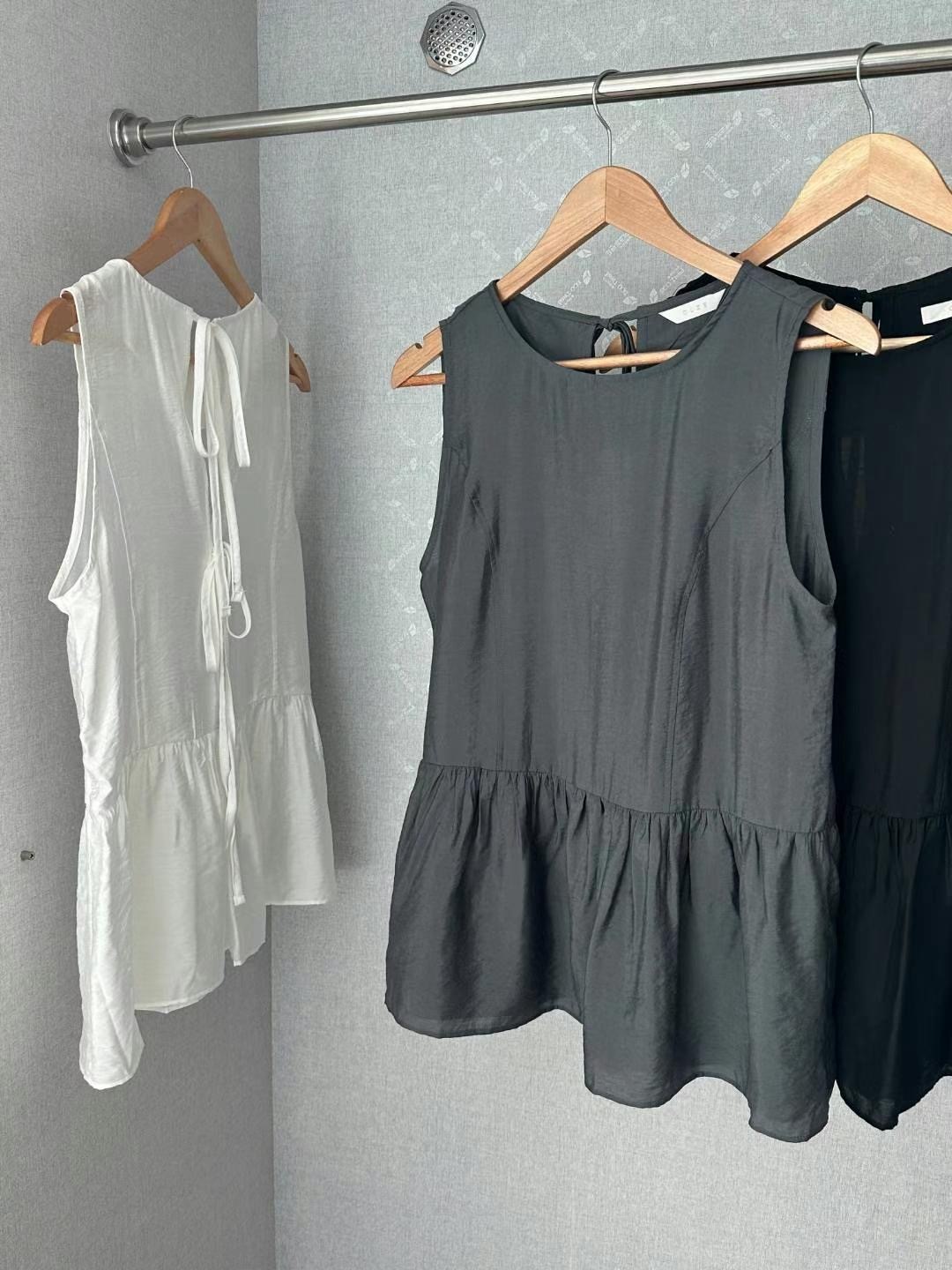 #228N471 極簡溫柔，微光澤後綁結背心