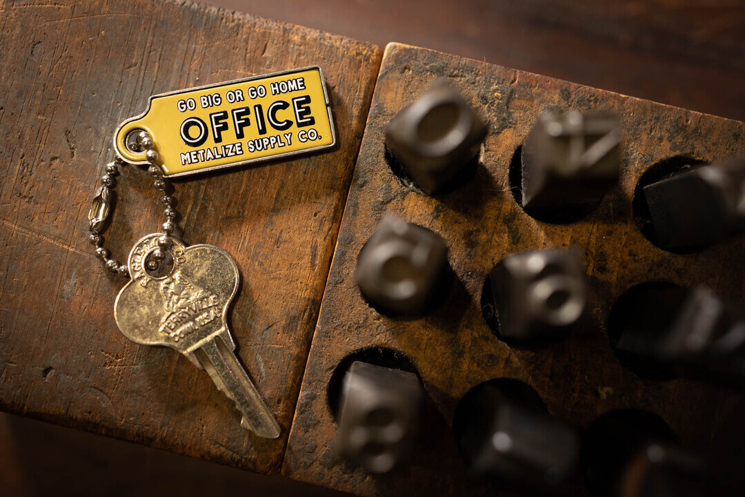 【METALIZE】"Multi Tag"復古標籤吊飾鑰匙圈(單入)