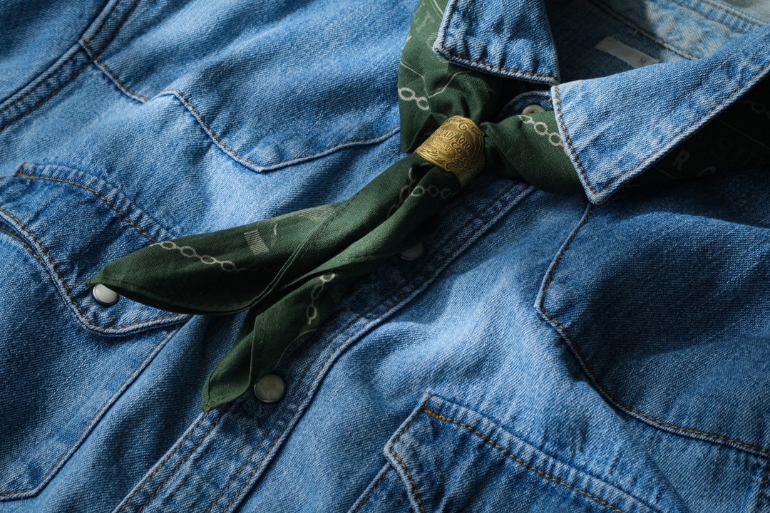 【METALIZE】"Flying Anvil" 純棉復古方巾