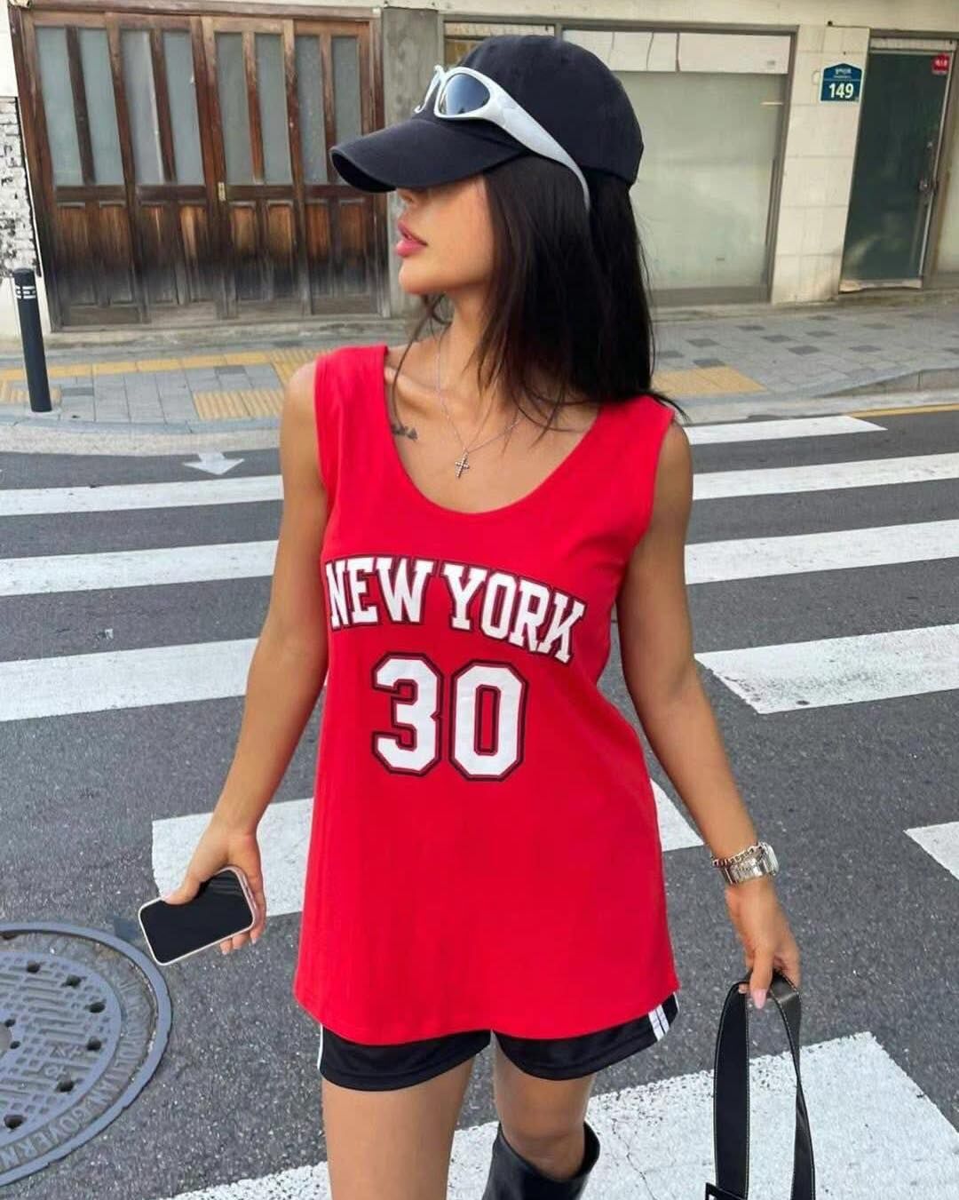 【夏日必備的美式字母假槓長版背心】（現貨）