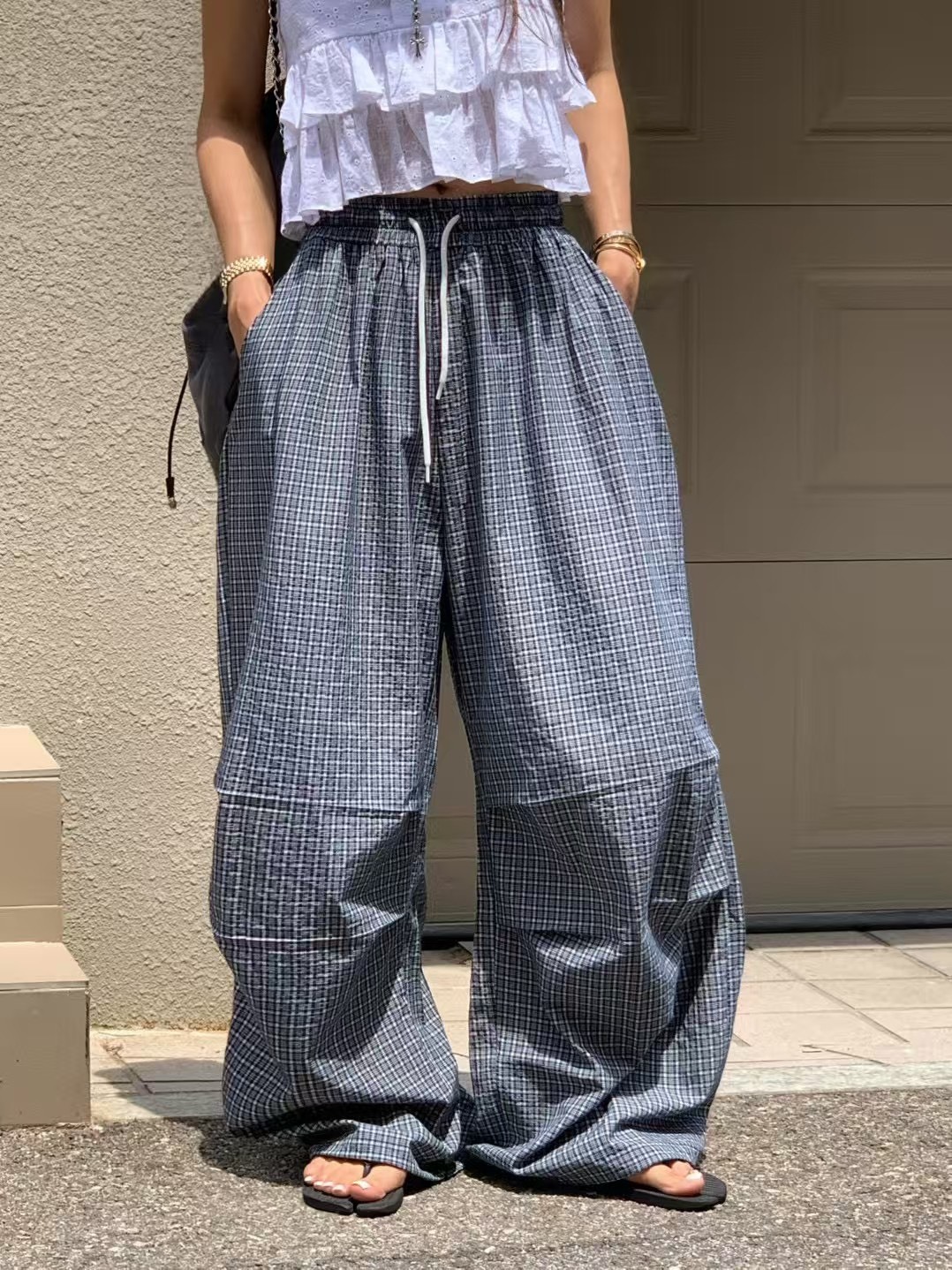 格子寬抓褶休閒褲