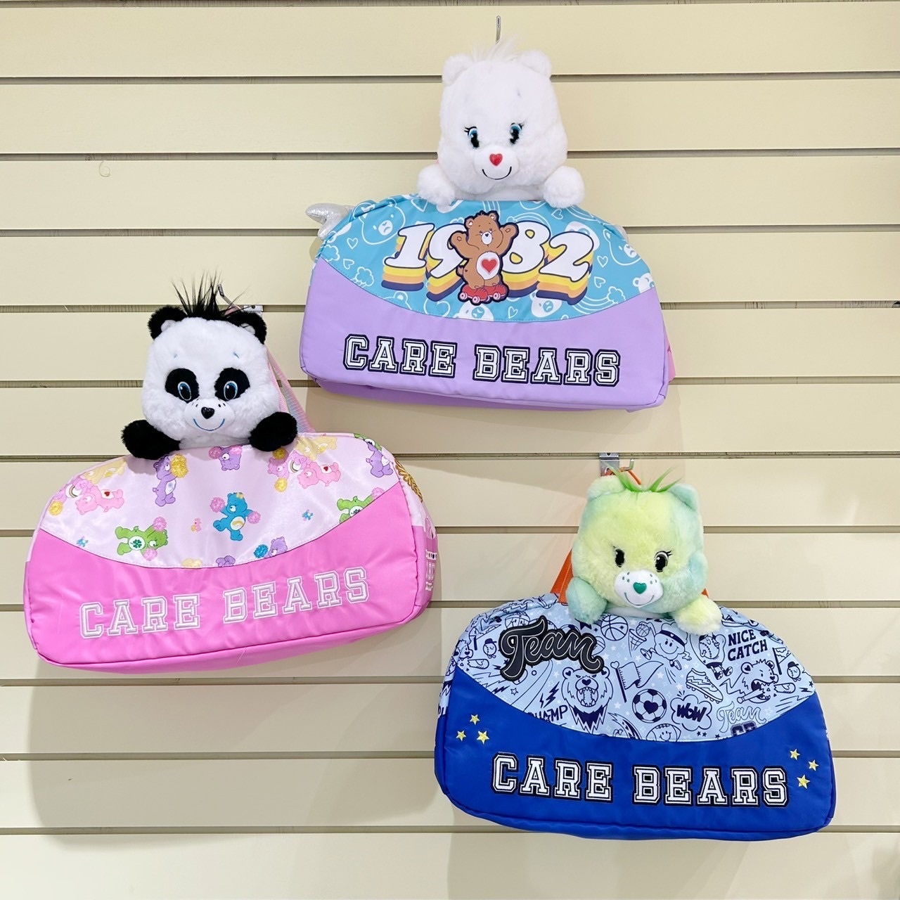 CARE BEARS 彩虹熊 大容量 行李袋 全明星 滿版圖案 拉鍊款 手提 肩背 附背帶 代購