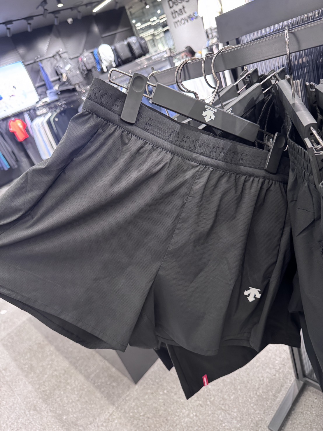 DESCENTE 迪桑特 經典LOGO款 短褲 (限量) - DESCENTE004