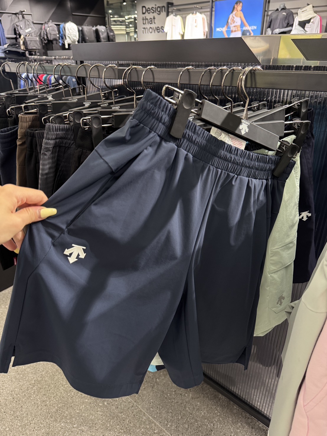 DESCENTE 迪桑特 經典LOGO款 短褲 (限量) - DESCENTE004