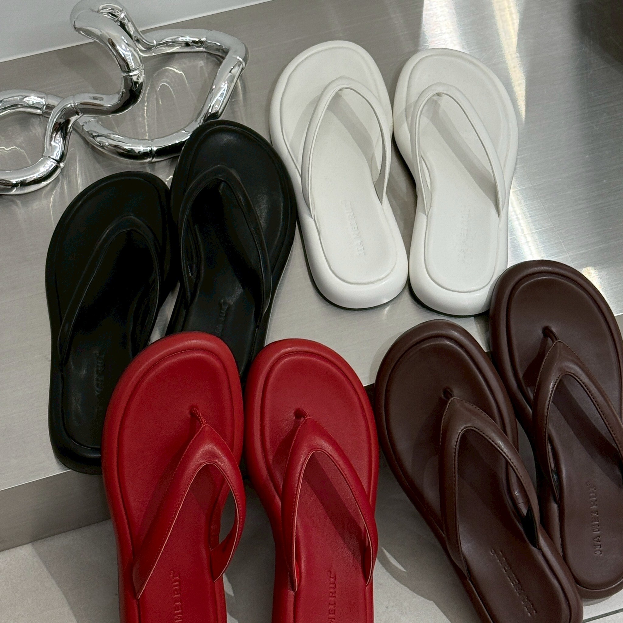 輕氧無感 純色夾腳拖