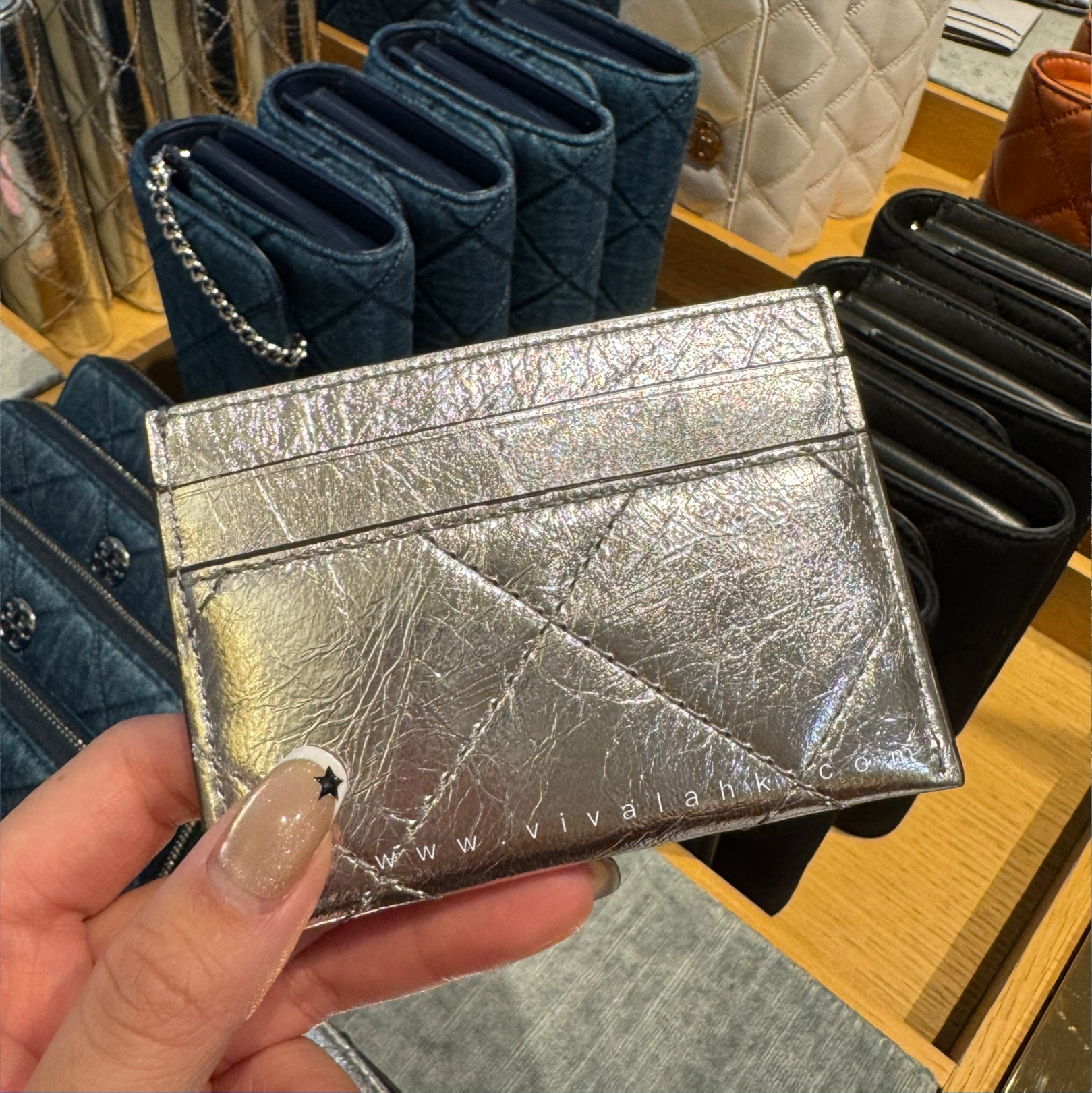 Tory Burch - Willa 薄卡套 (金屬面皮) (165937)