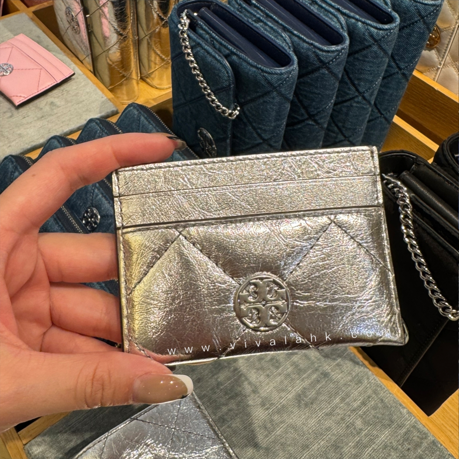 Tory Burch - Willa 薄卡套 (金屬面皮) (165937)