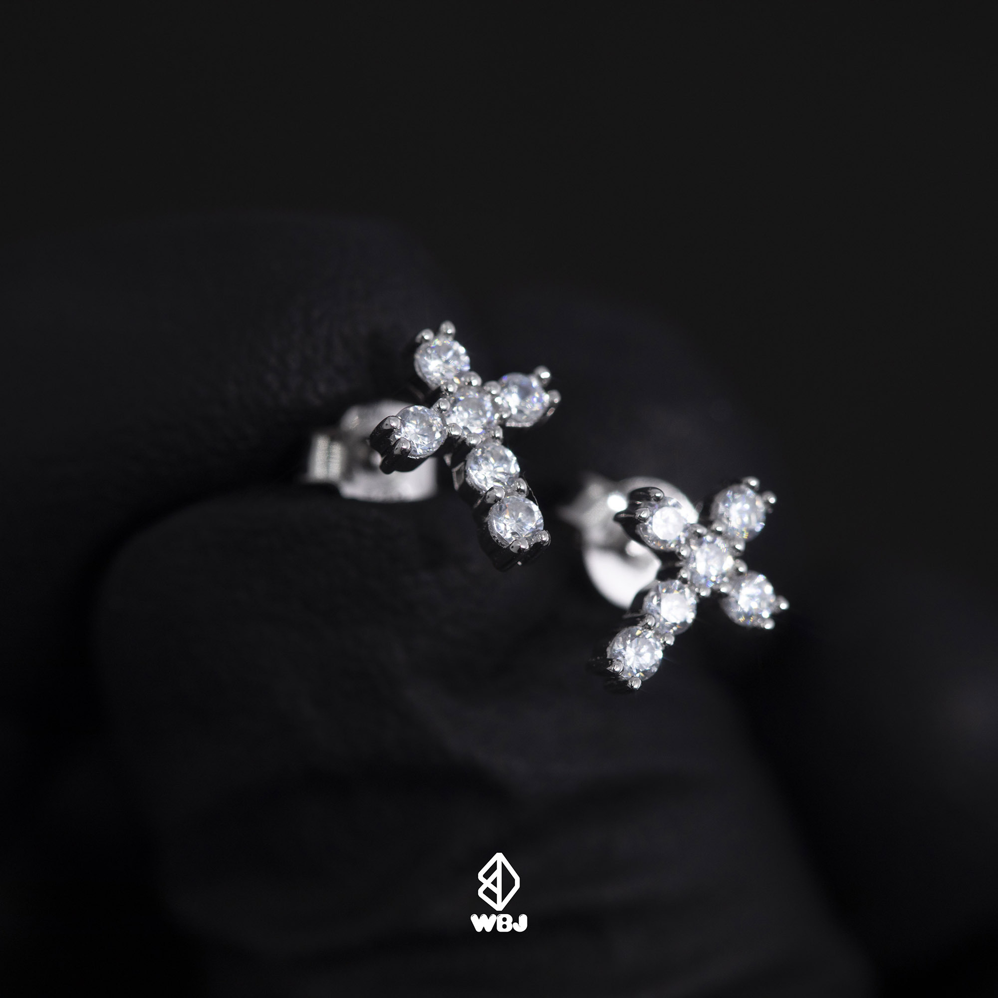 十字架鑲嵌耳釘