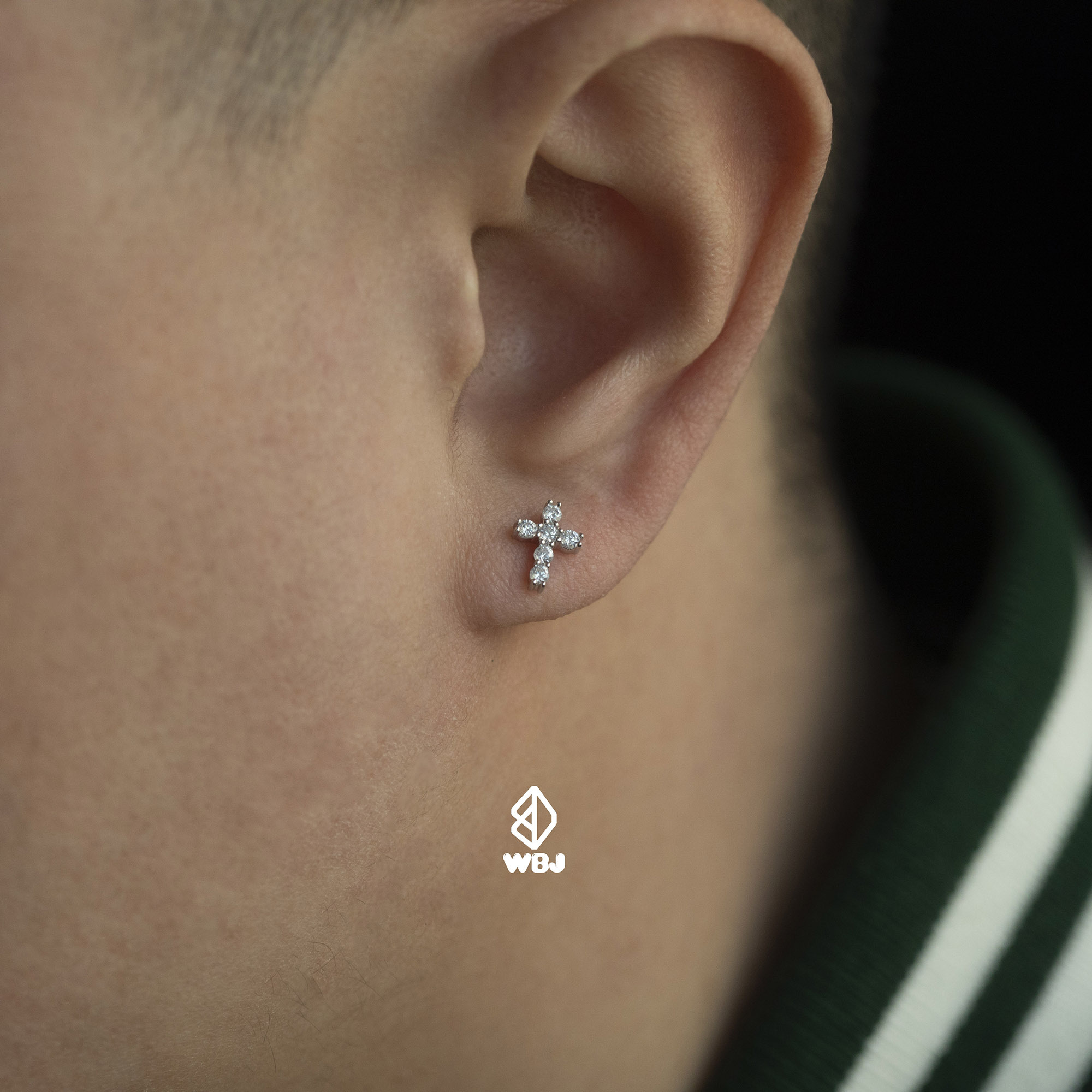 十字架鑲嵌耳釘