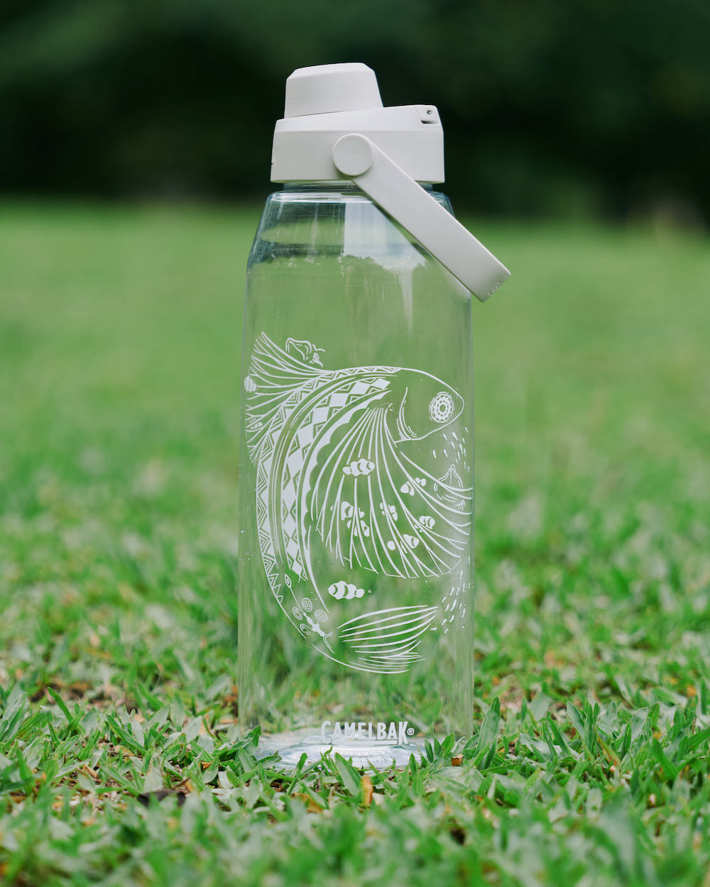 CamelBak 離島記憶-達悟飛魚 1500ml Chug 戶外運動水瓶RENEW 晶透白 CBSMUPB1502 [HappyOutdoor]