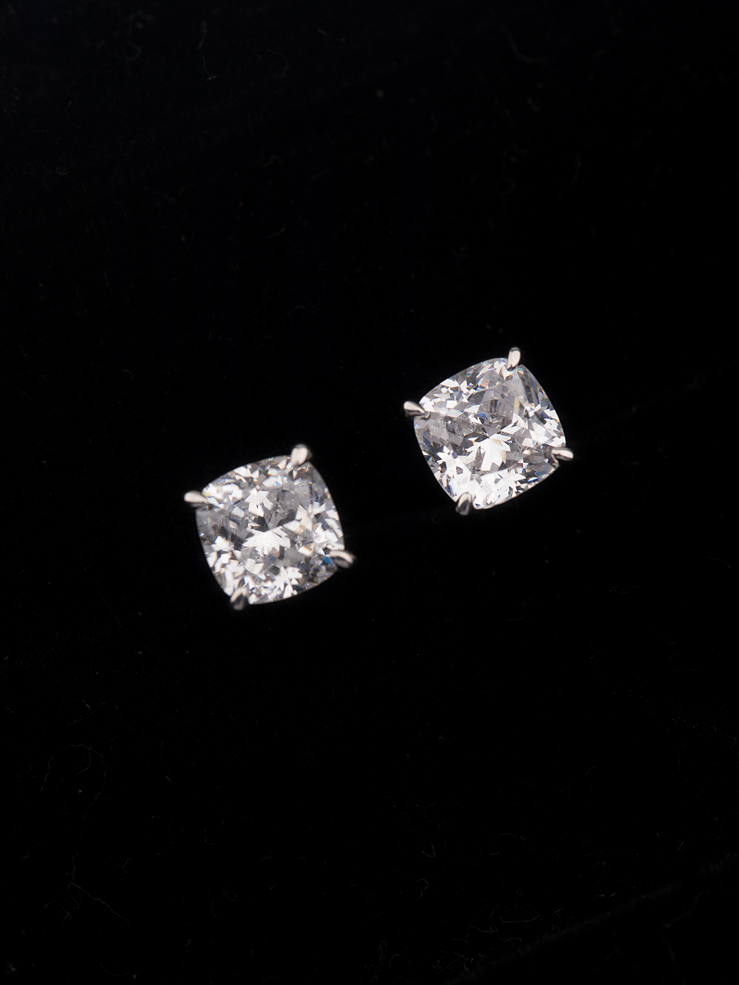 單鑽 | 爪鑲墊形寶石耳釘耳環