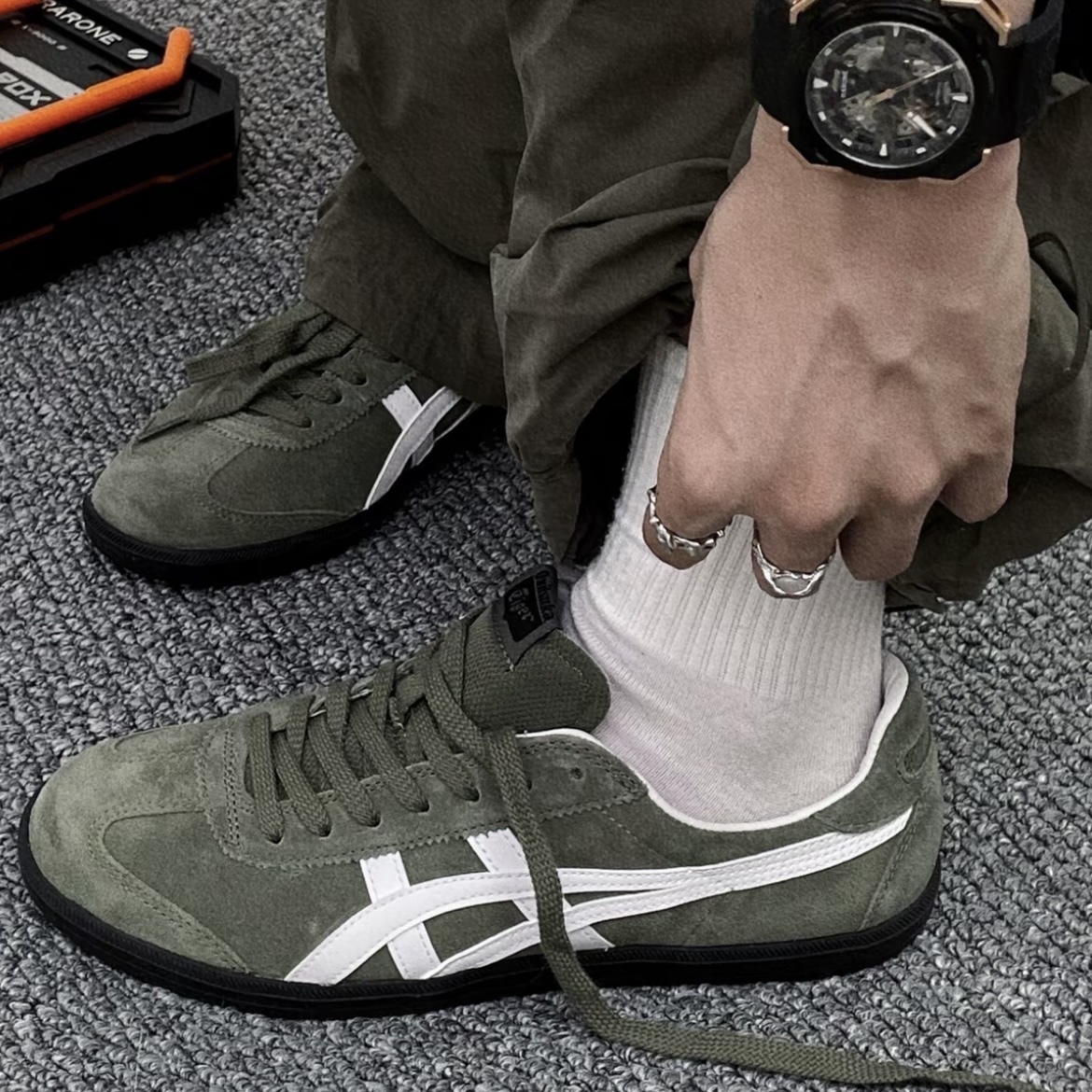 ONITSUKA TIGER TOKUTEN 軍綠灰 橄欖灰 鬼塚虎 復古 德訓鞋 1183A907-300