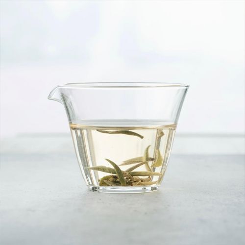 白茶 —— 微發酵茶｜探索茶的世界：茶的種類與功效｜瑜茶舍