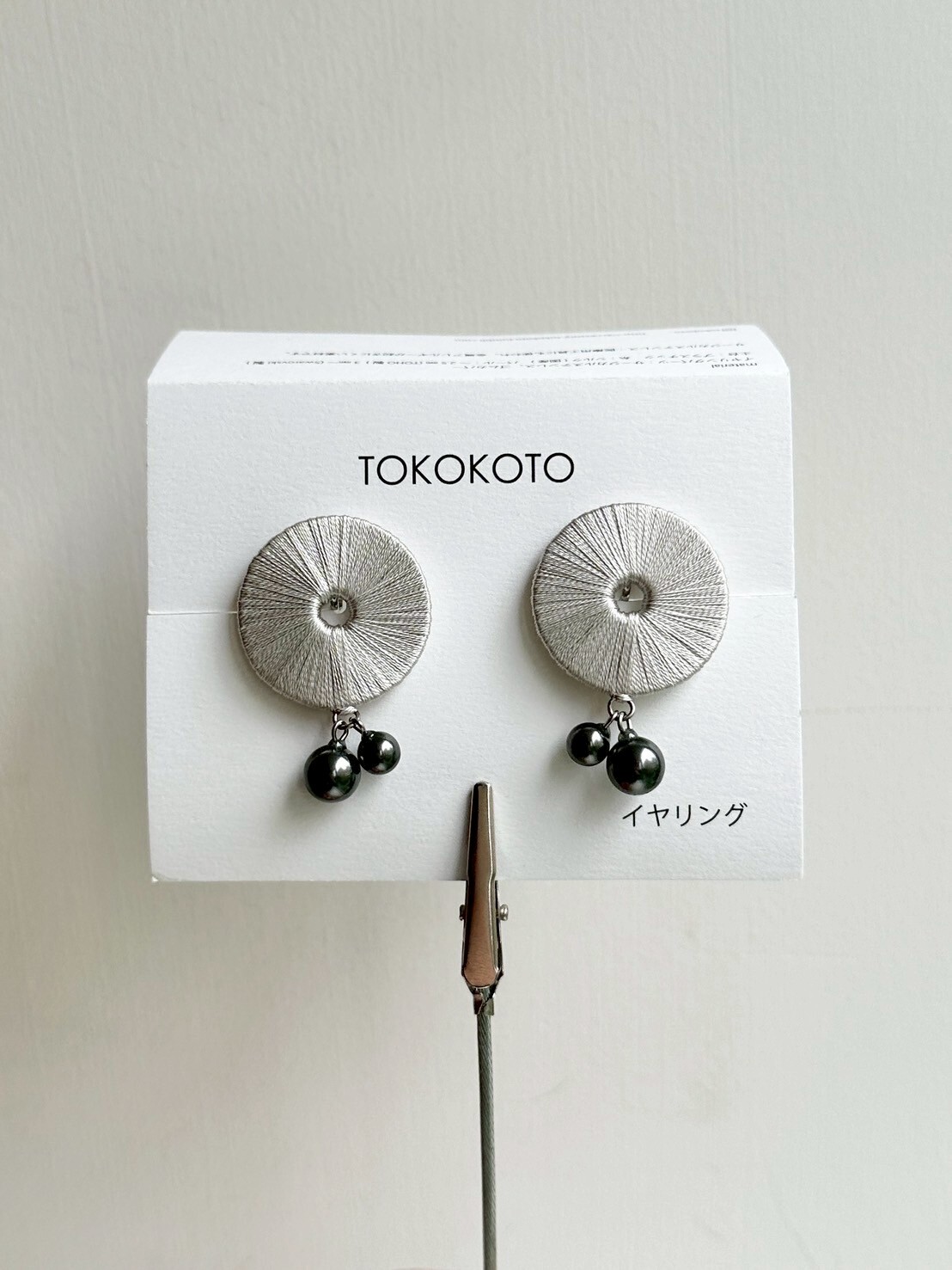 [TOKOKOTO] 刺繡圓舞珍珠耳環 | 銀色 | 耳夾 | NO.82