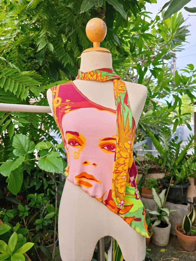 【現貨】復古感彩色人像斜肩背心連頸巾