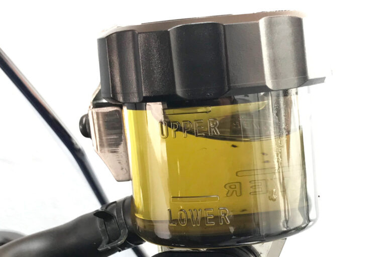 brake-fluid-inspection