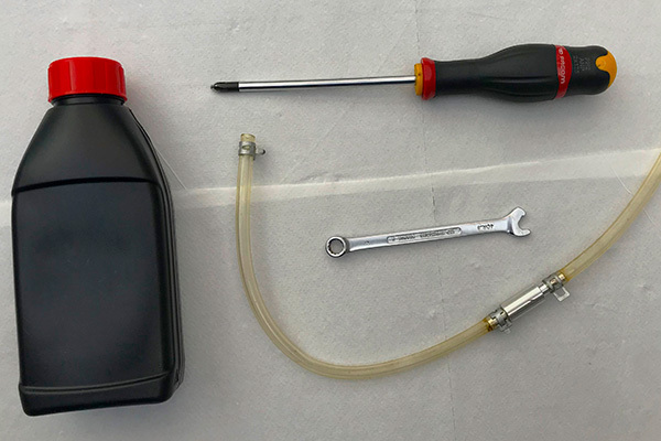 brake-fluid-inspection