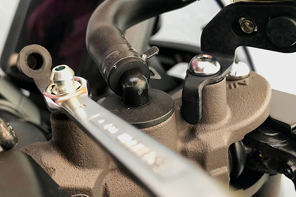 brake-fluid-inspection