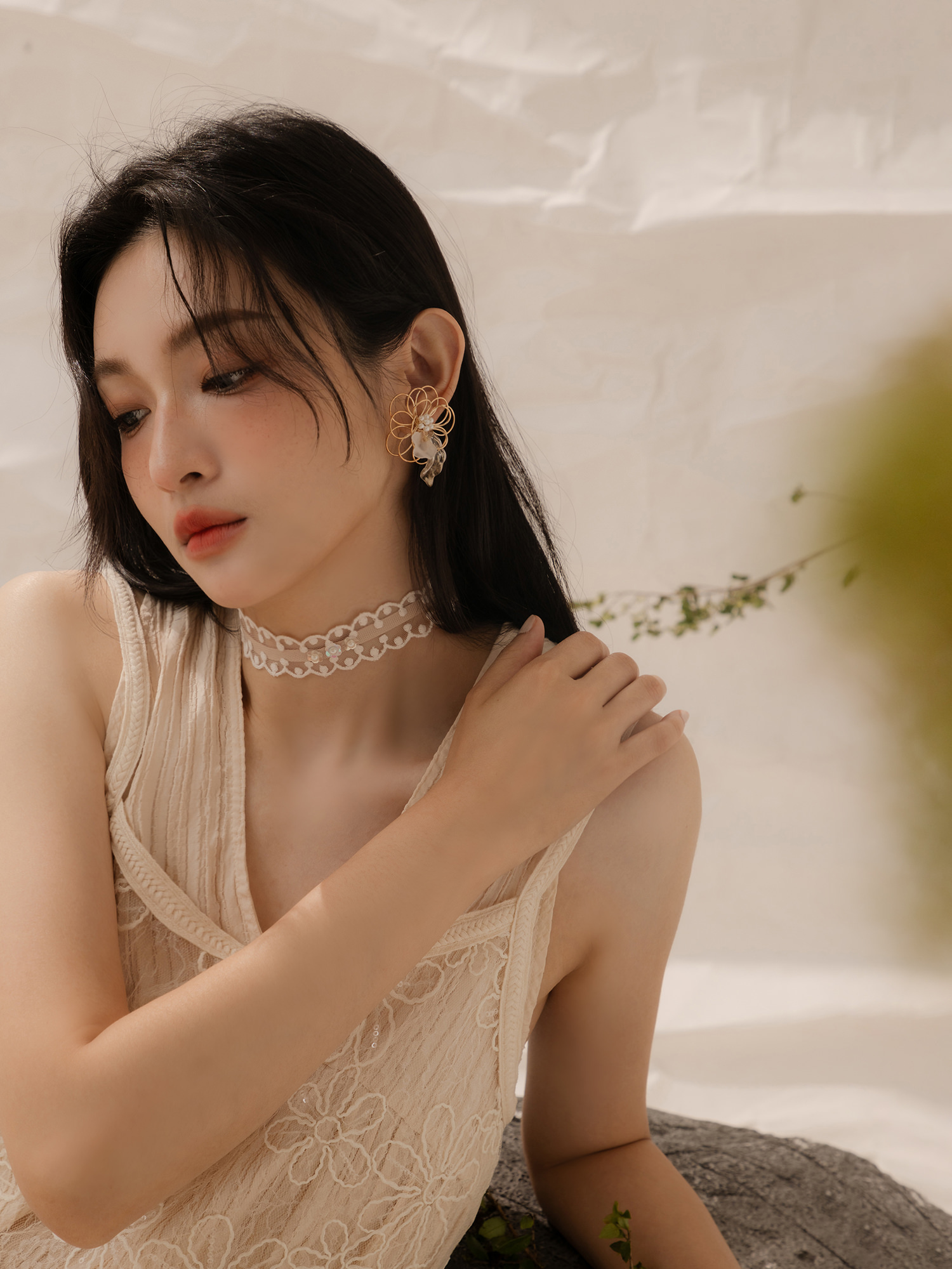 陽光灑落。MUCHAT手作14KGP鏤空金花純銀針耳環