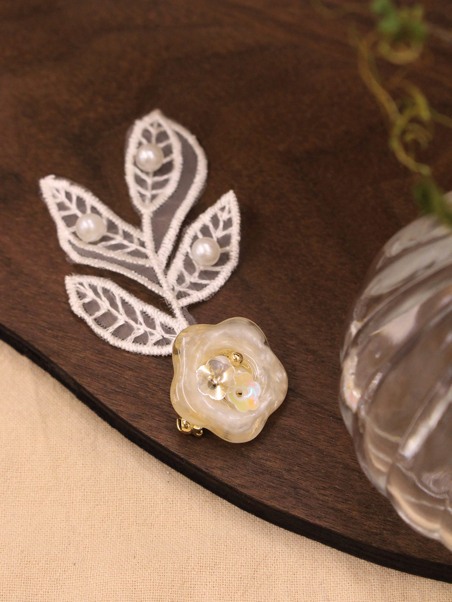 小島日記。MUCHAT手作14KGP暈染蕾絲花葉別針