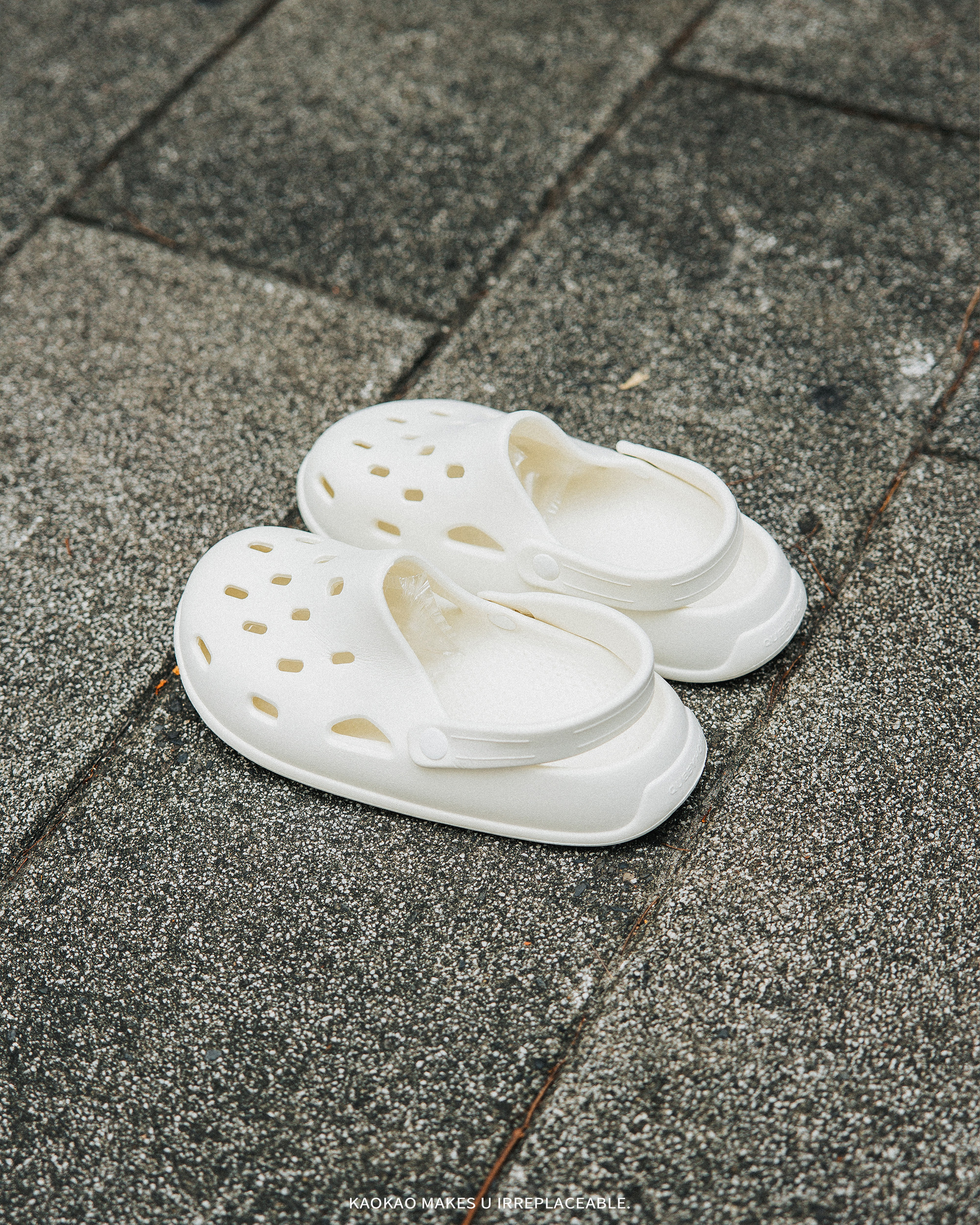 顆粒底 膠囊洞洞鞋