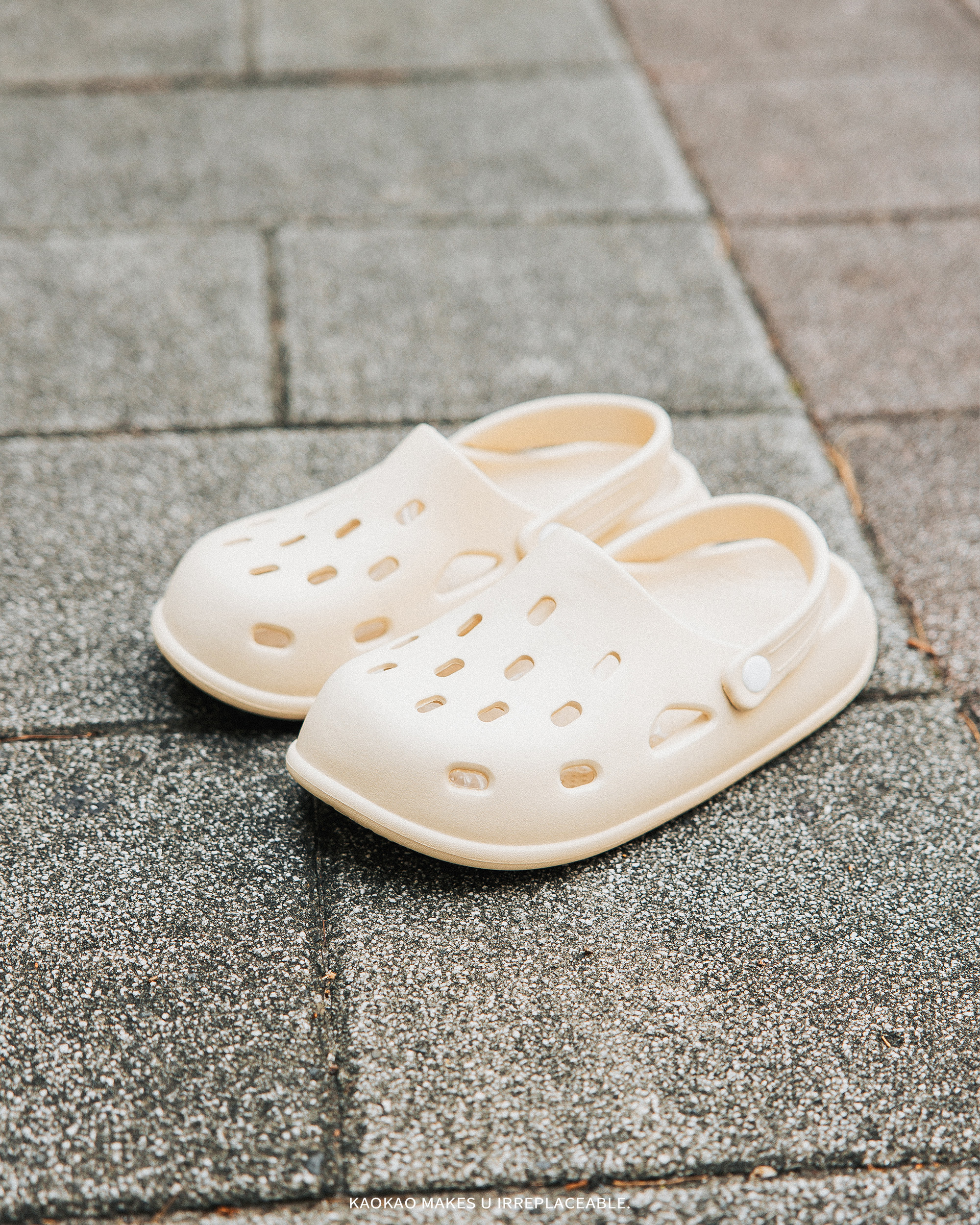 顆粒底 膠囊洞洞鞋