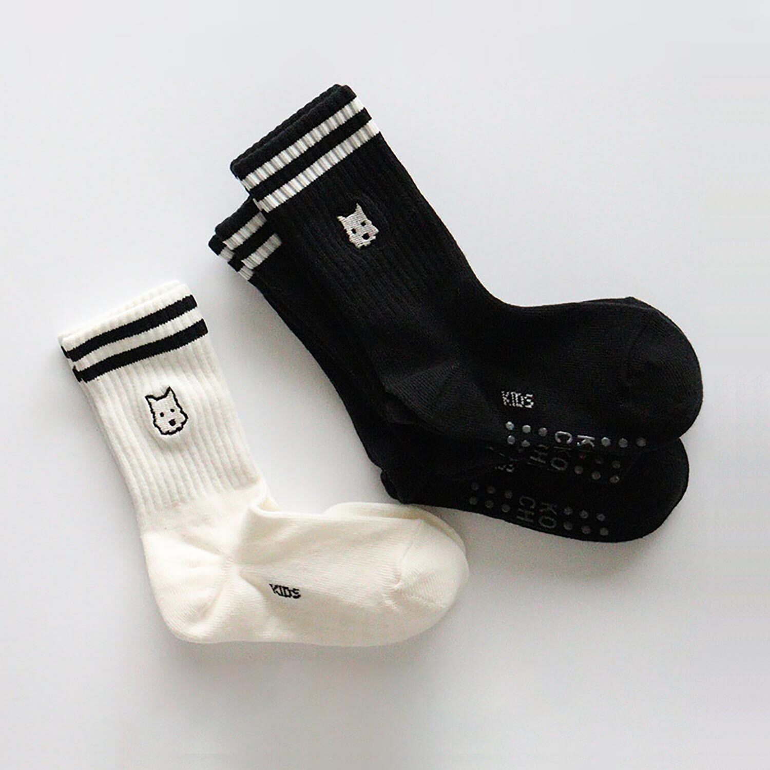 刺繡狗勾黑白襪2入組