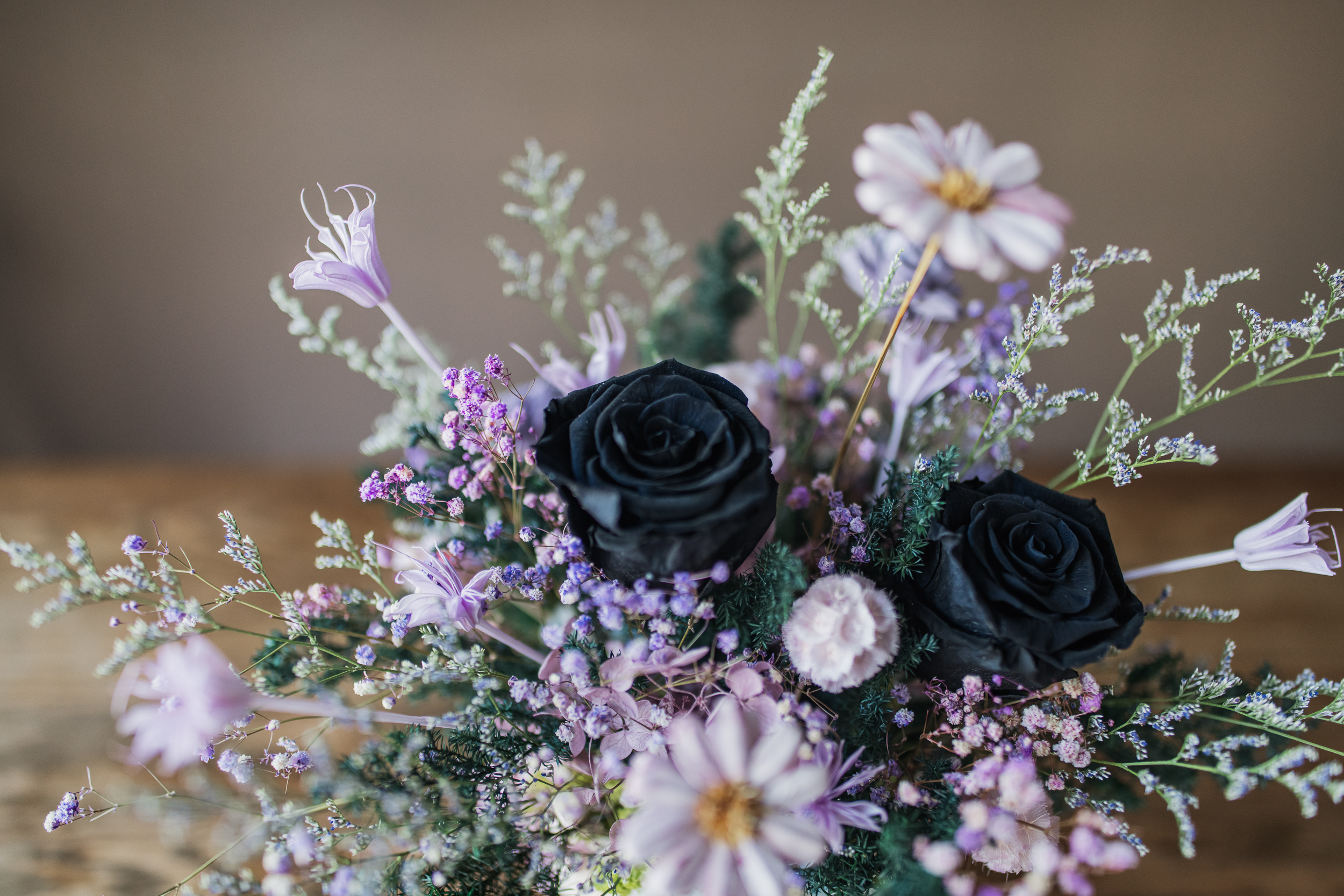 黑紫幽夢 | 桌花