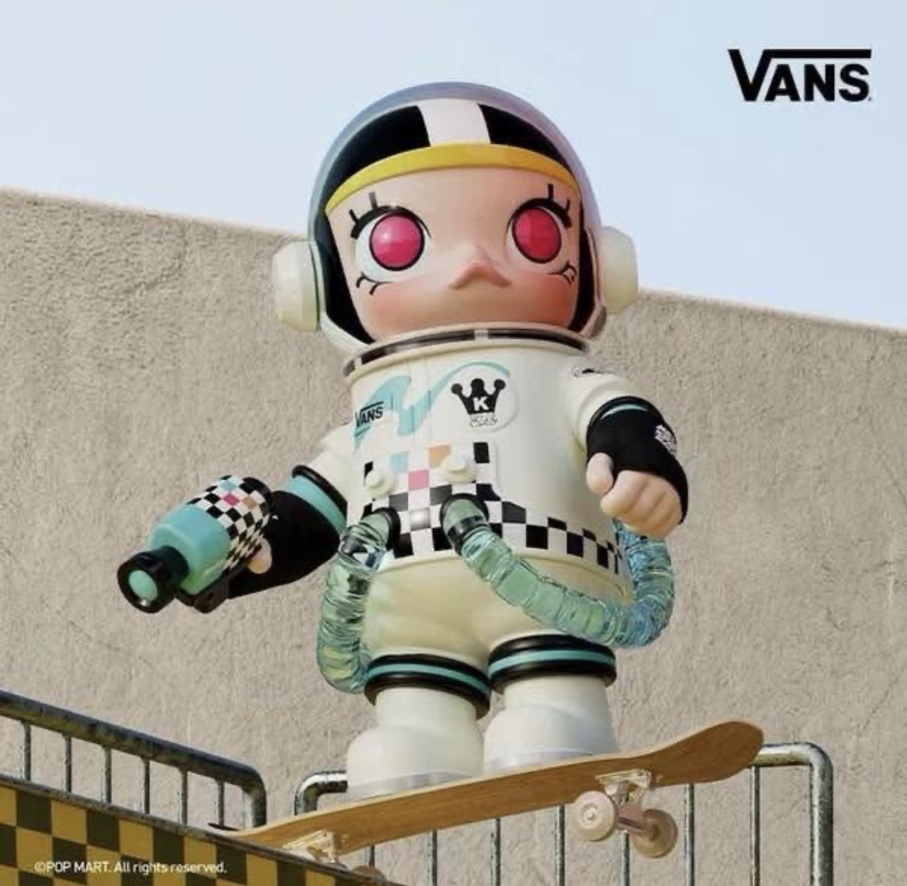 POPMART 泡泡瑪特MEGA SPACE MOLLY × VANS