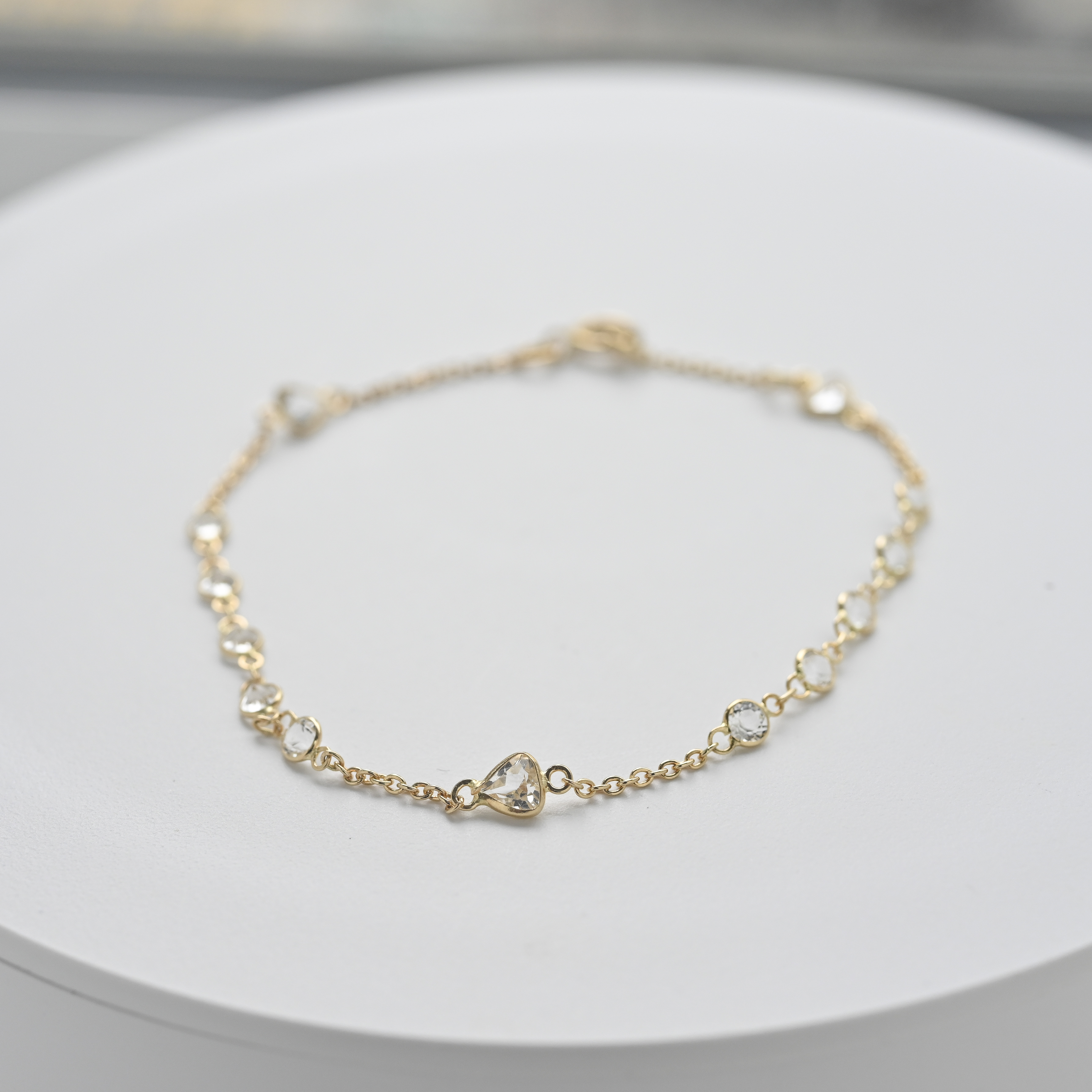 18K 2.18ct White Topaz Bracelet