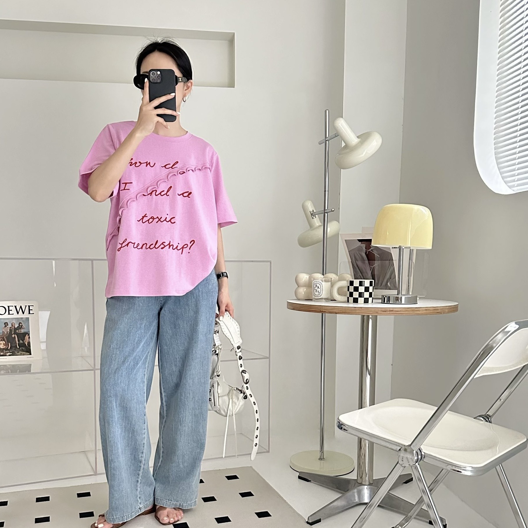 【BONNIE】斜波浪邊繡英文字TOP (E63-E67)