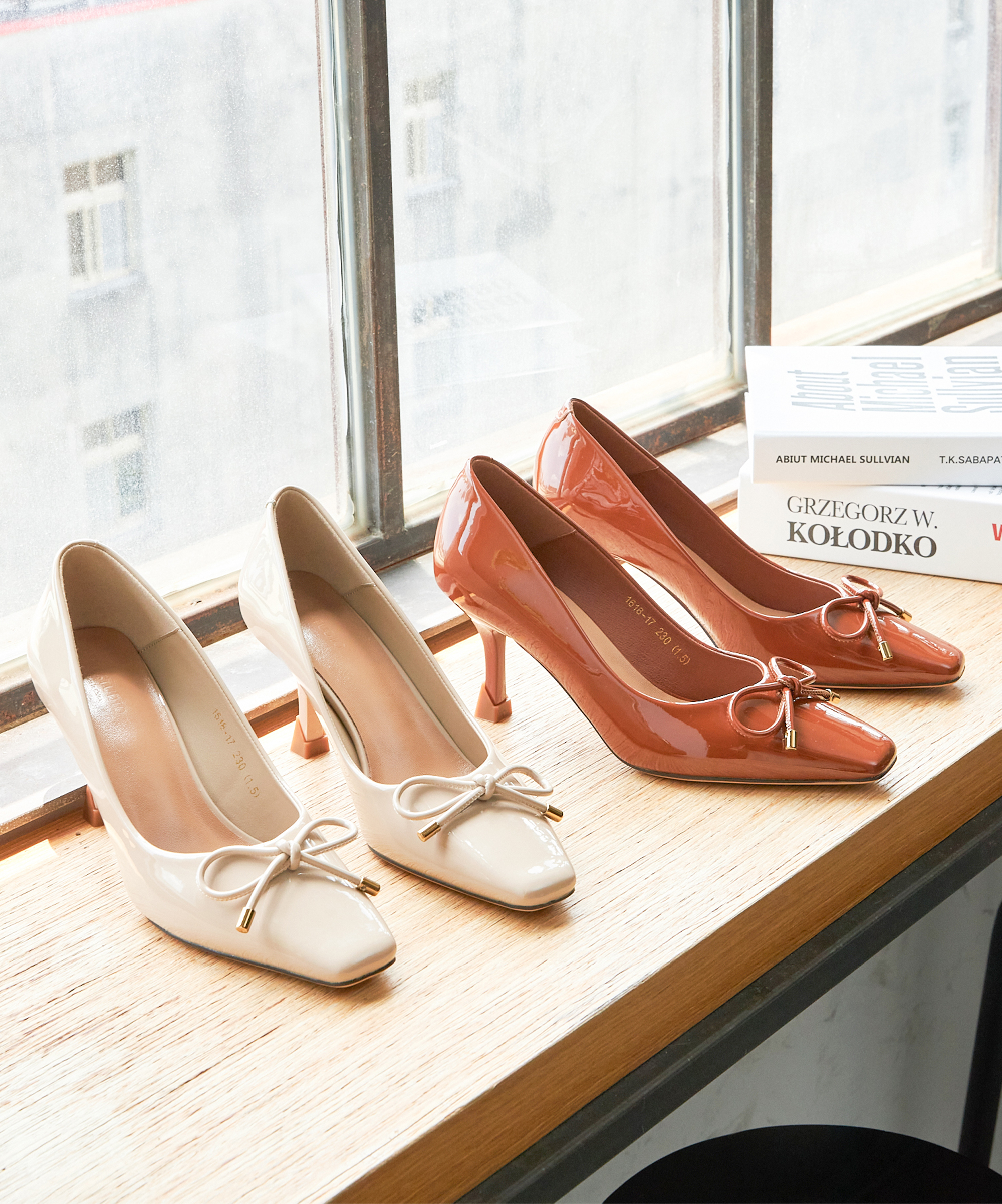 Gill 漆皮蝴蝶結高跟鞋(兩色)