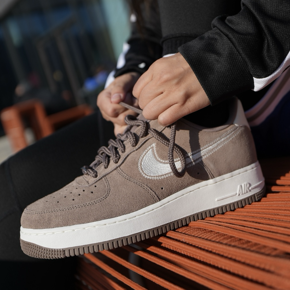 Nike Air Force 1 '07 LV8 Mink Brown 棕色 可可棕 麂皮 鐵牌 低筒休閒鞋