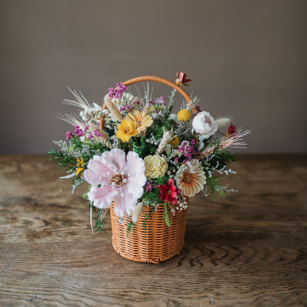 小徑花影  | 花籃