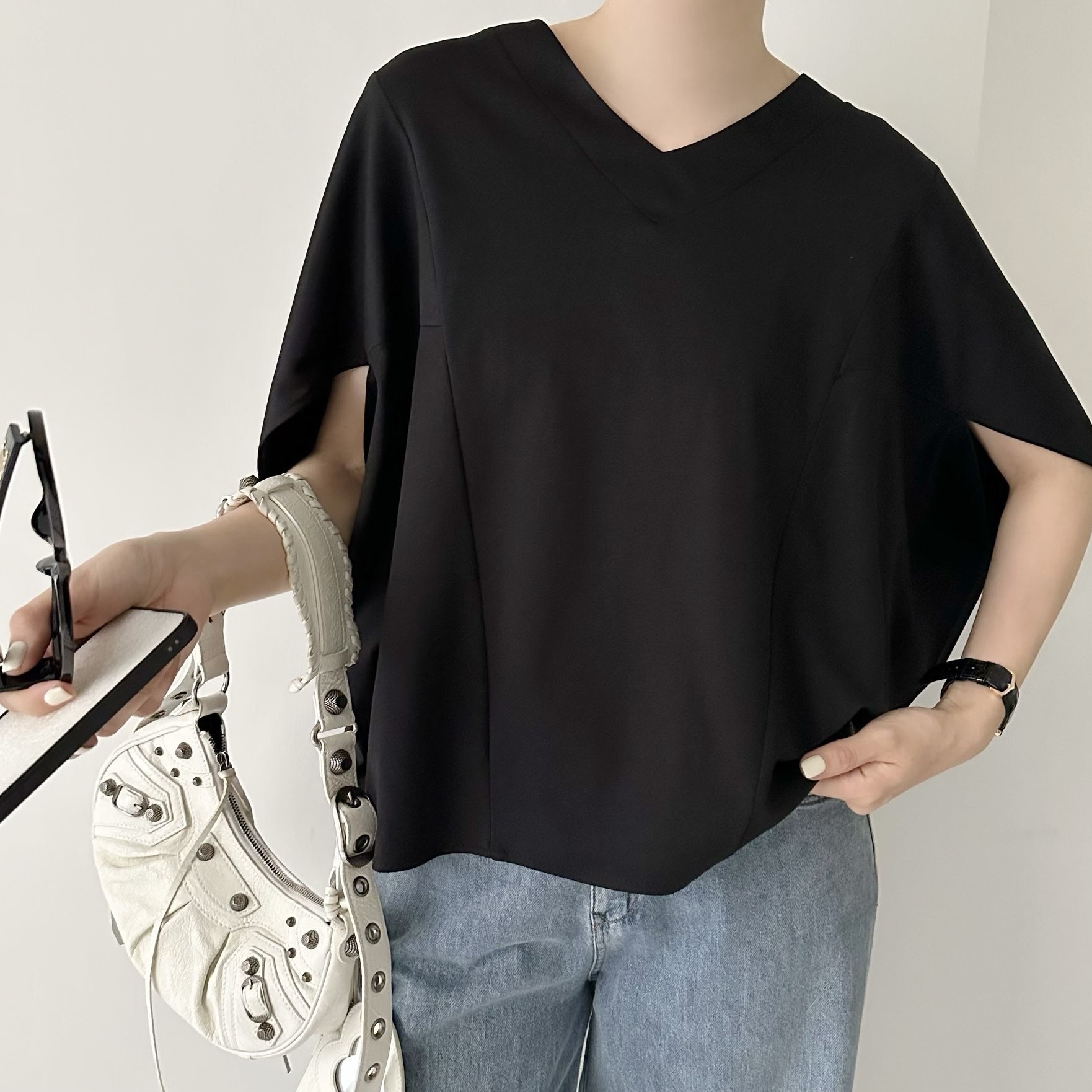 【BONNIE】V領淨色蝙蝠袖TOP