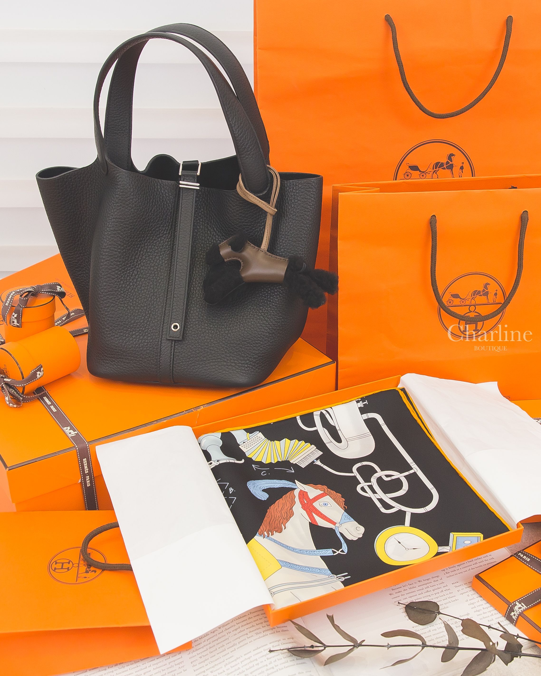 Hermès Picotin 22cm 黑色銀釦水桶包,Hermès Tea For Two Scarf 90 黑色/紅色/彩色方巾,Hermès Budy Charm 巧克力色/大象灰/黑色羊毛獵狐梗犬-Charline Boutique 精品代購