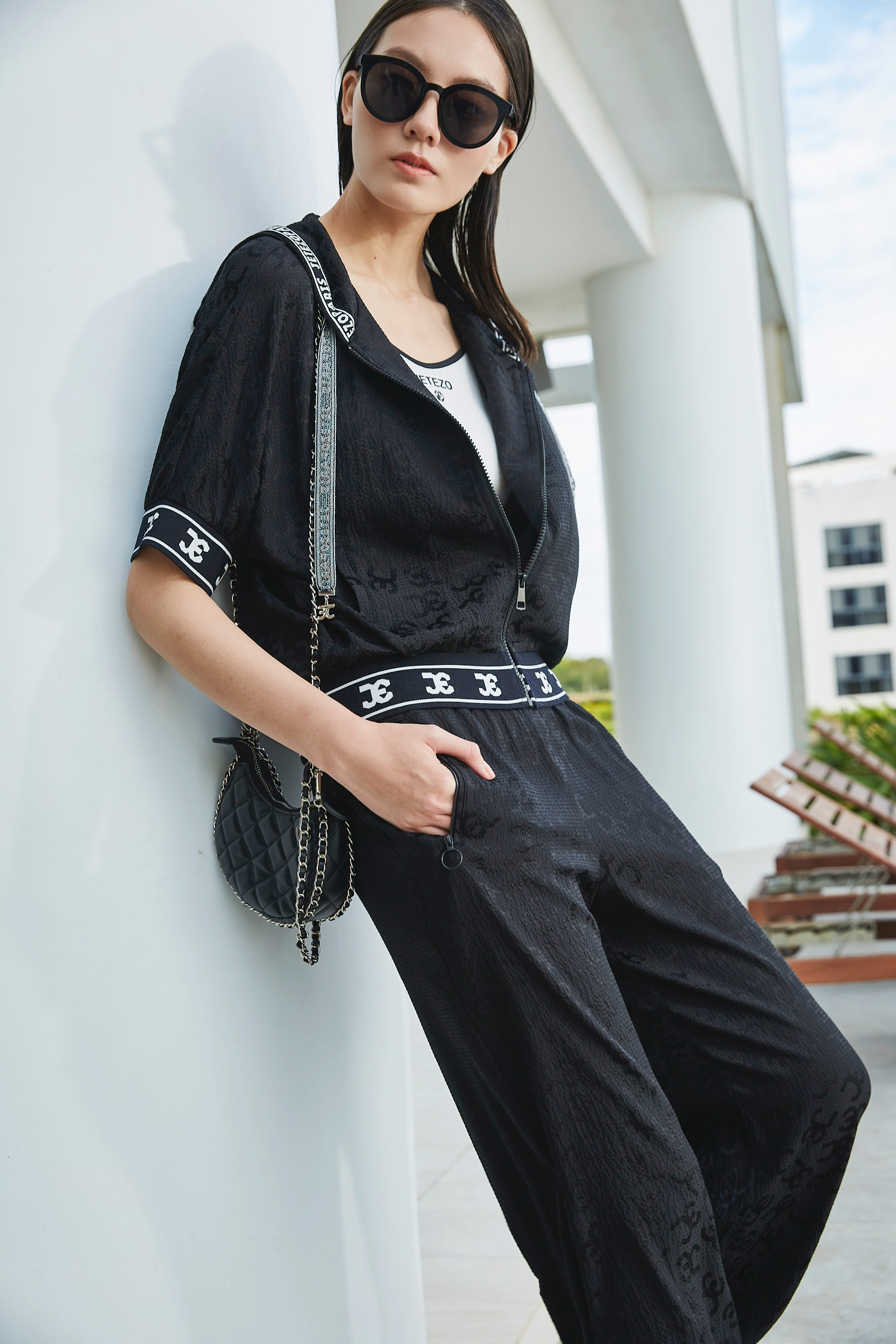 BD10131D1 蠶絲暗緹花泡泡布連帽外套