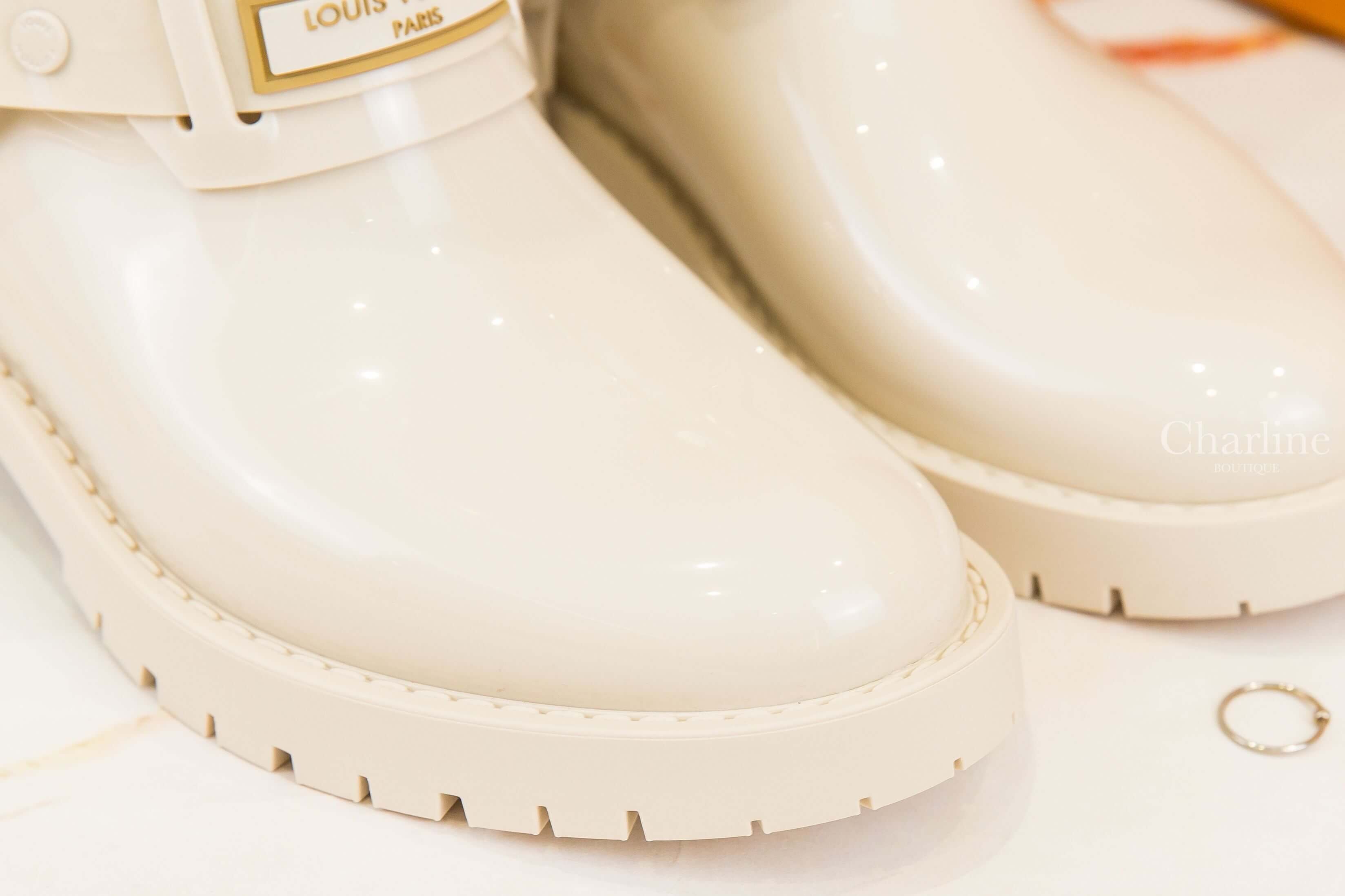 Louis Vuitton Drops Flat Half Rain Boot 白色老花壓紋扣環金色字母橡膠雨靴